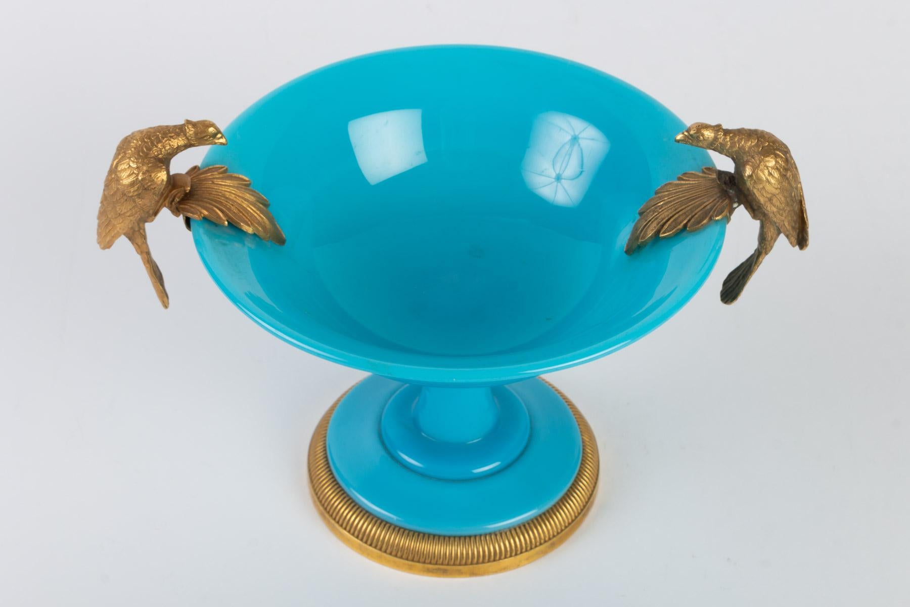 Bronzemontierter türkisblauer Opalbecher (Vergoldet) im Angebot