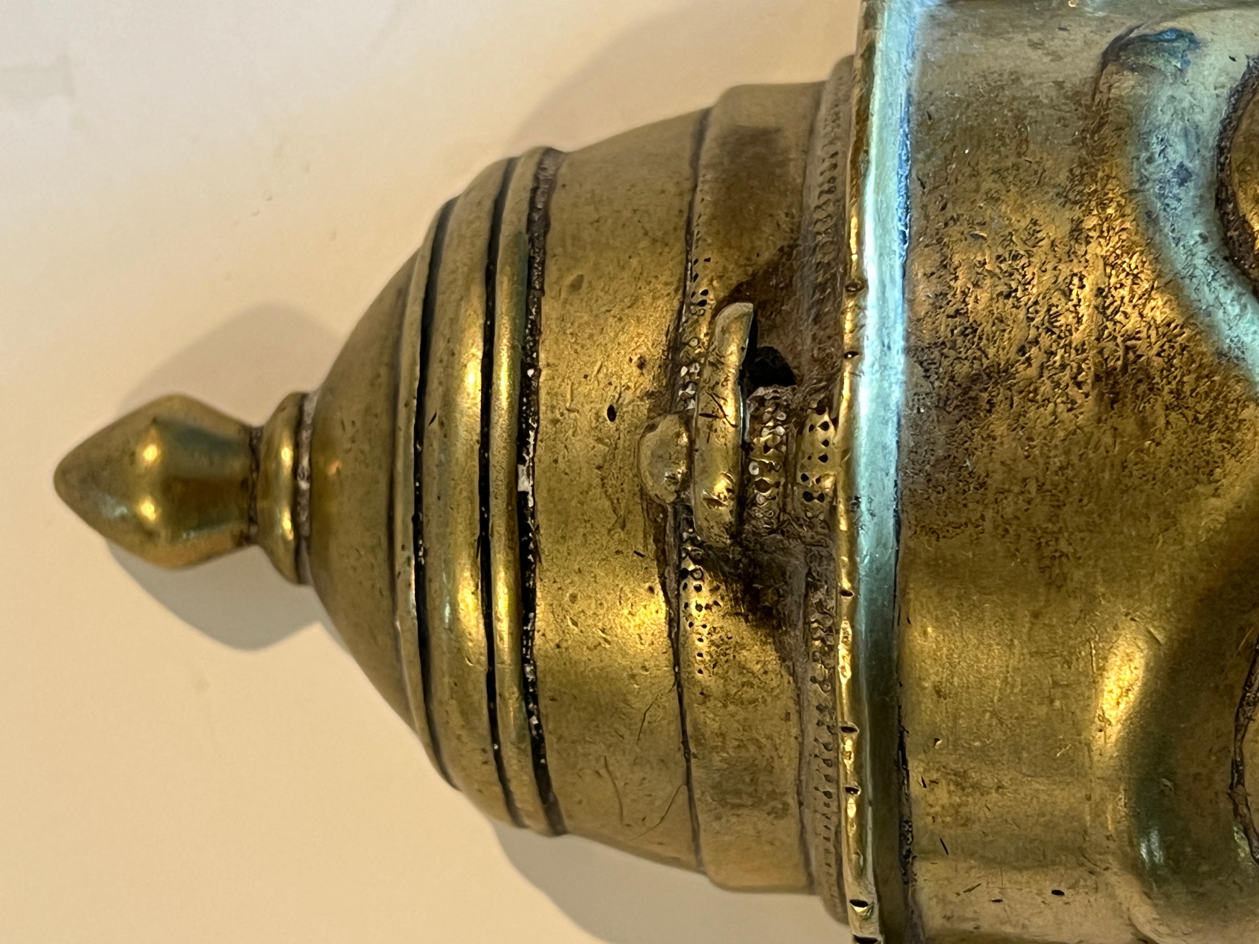 Calco Mukhalingam in bronzo a forma di testa, India, XVIII-XIX secolo in vendita