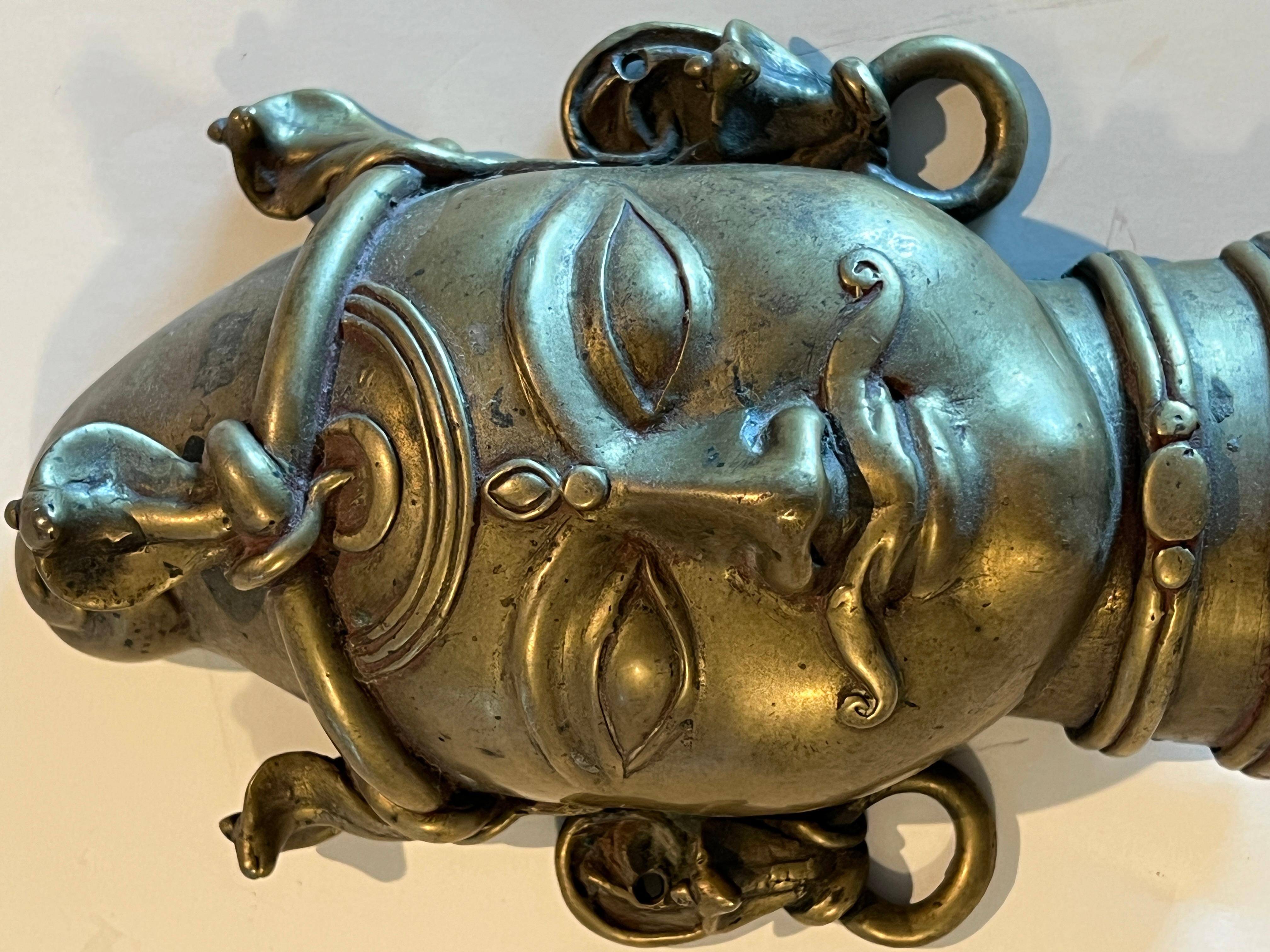 Mukhalingam in bronzo a forma di testa, India, XVIII-XIX secolo in vendita 1