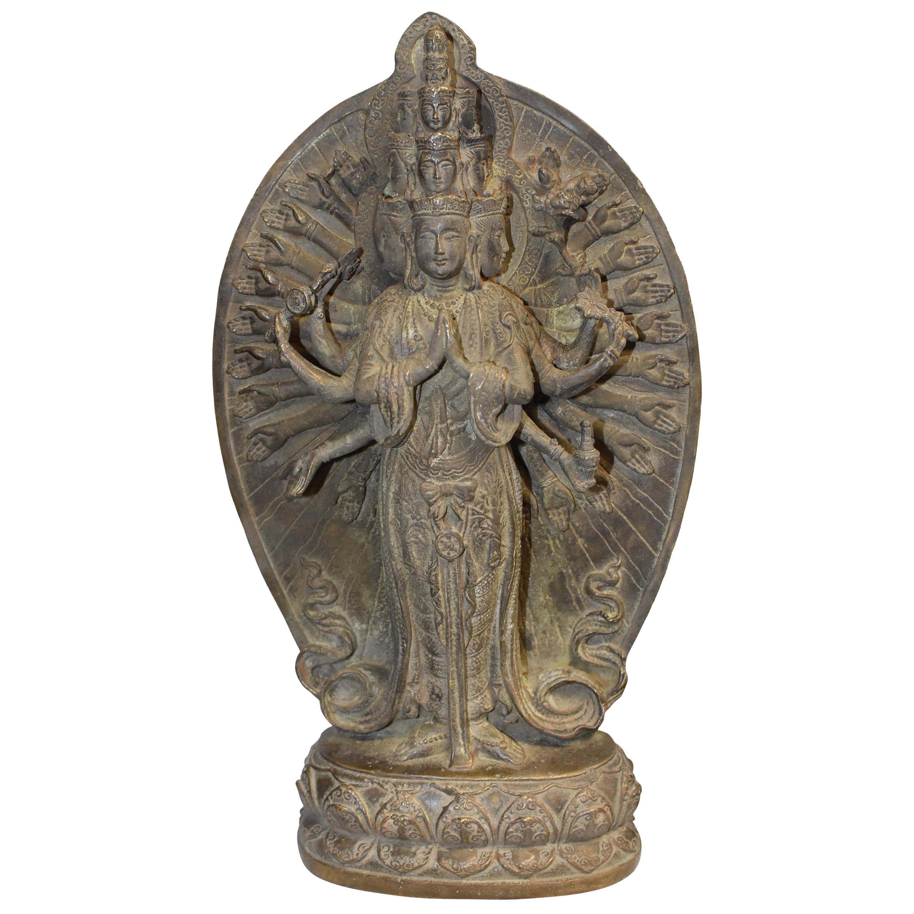 Bronzestatue mit mehreren Armen Avalokitesvara Guan Yin aus Bronze, sehr fein