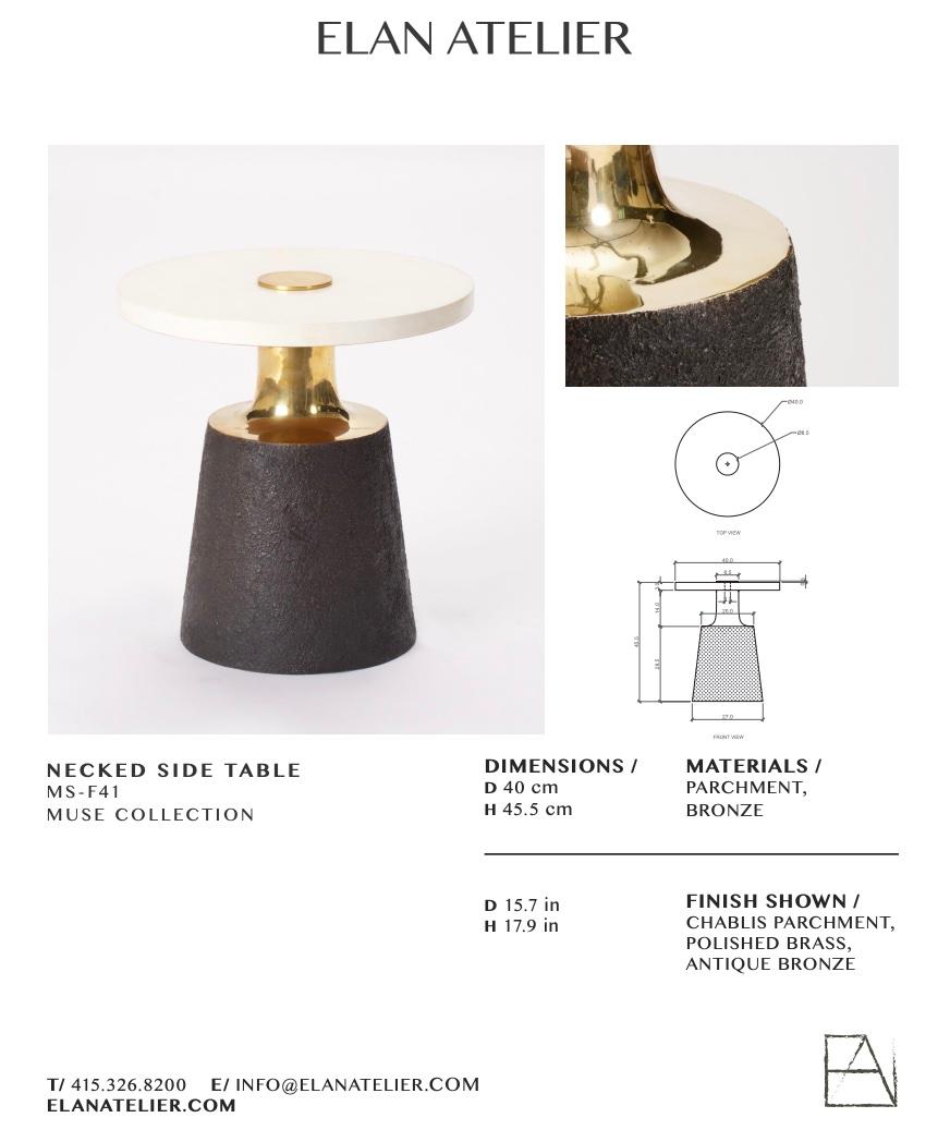 Table d'appoint en col de bronze avec plateau en parchemin gris angora par Elan Atelier EN STOCK Neuf - En vente à New York, NY