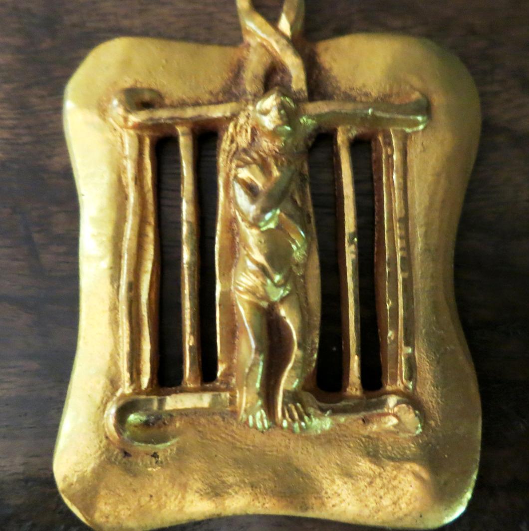 Français Collier pendentif Vautrin en bronze Saint Laurent Line en vente