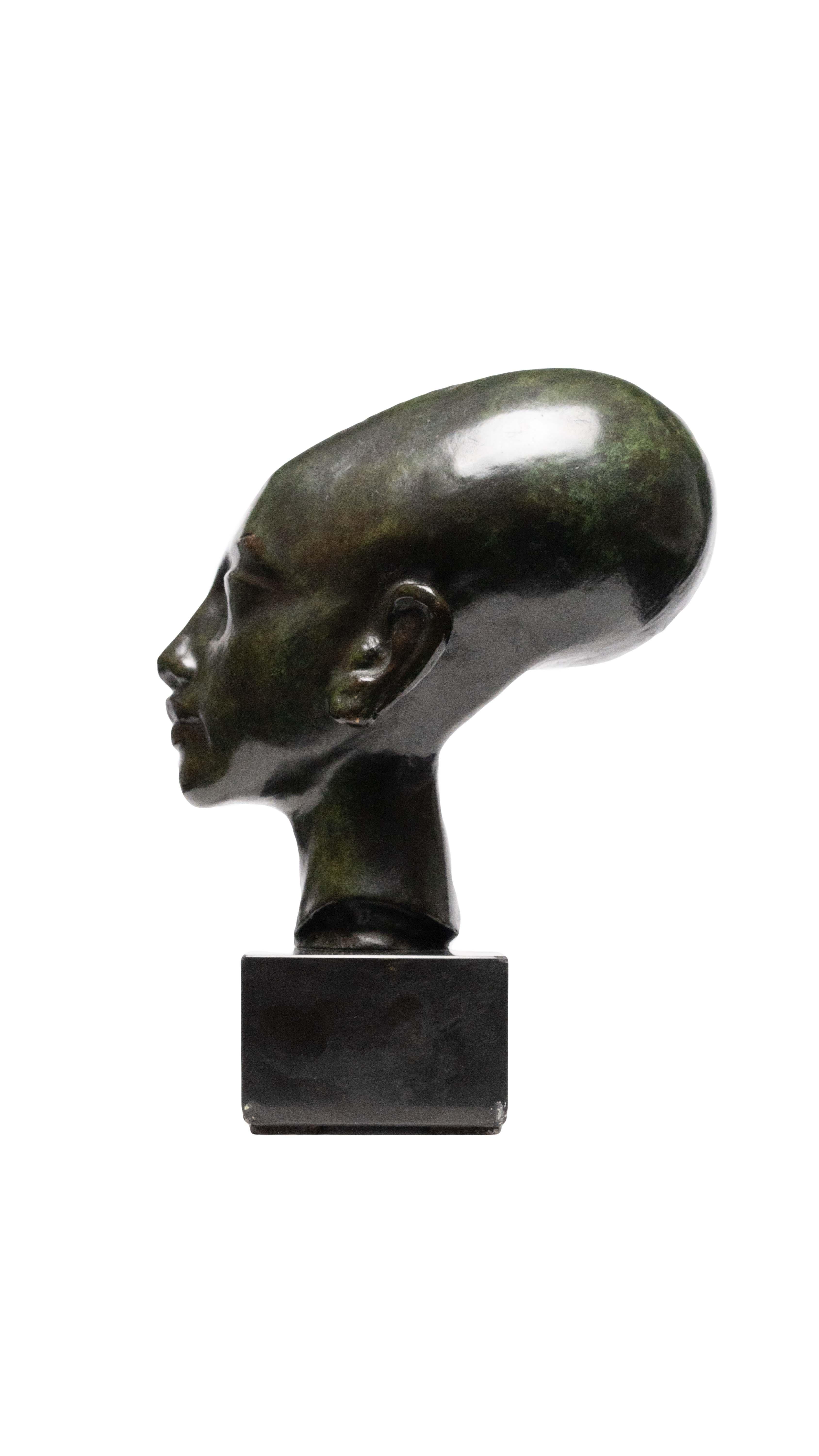 Egyptian revival bronze Nefertiti sculpture on a rectangular black marble base. Nefertiti was a queen of the 18th Dynasty of Ancient Egypt, the Great Royal Wife of Pharaoh Akhenaten. 

Measures: 7