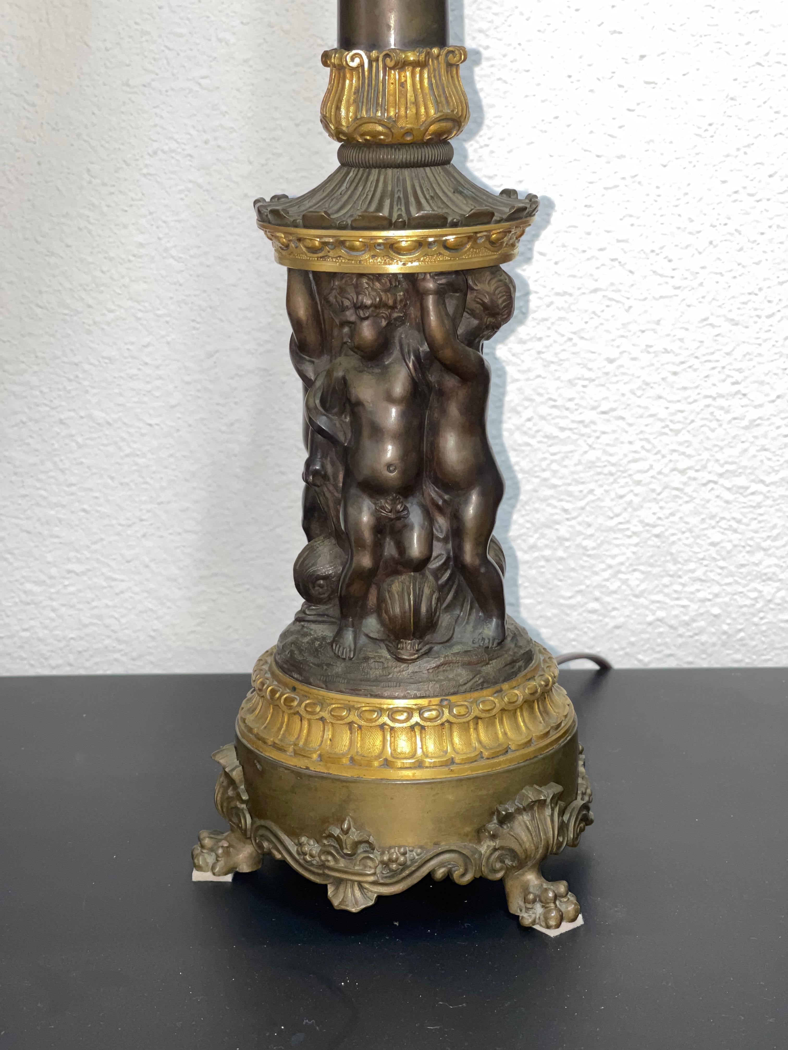 Lámpara de bronce neoclásica Grand Tour Hecho a mano en venta