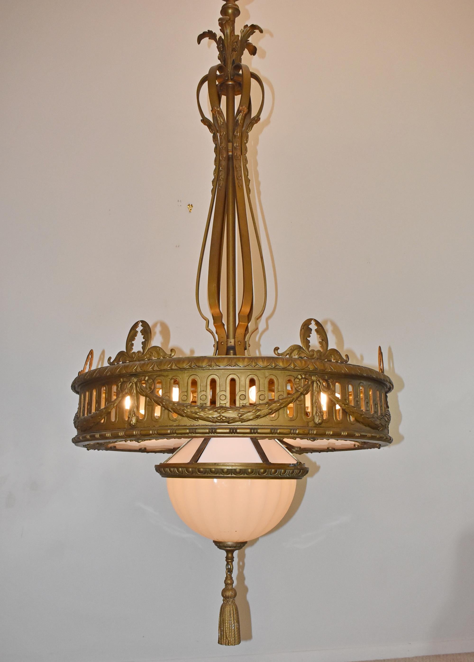 Bronze Neoclassic style Nine-light Chandelier. Circa 1910. A beautiful 32