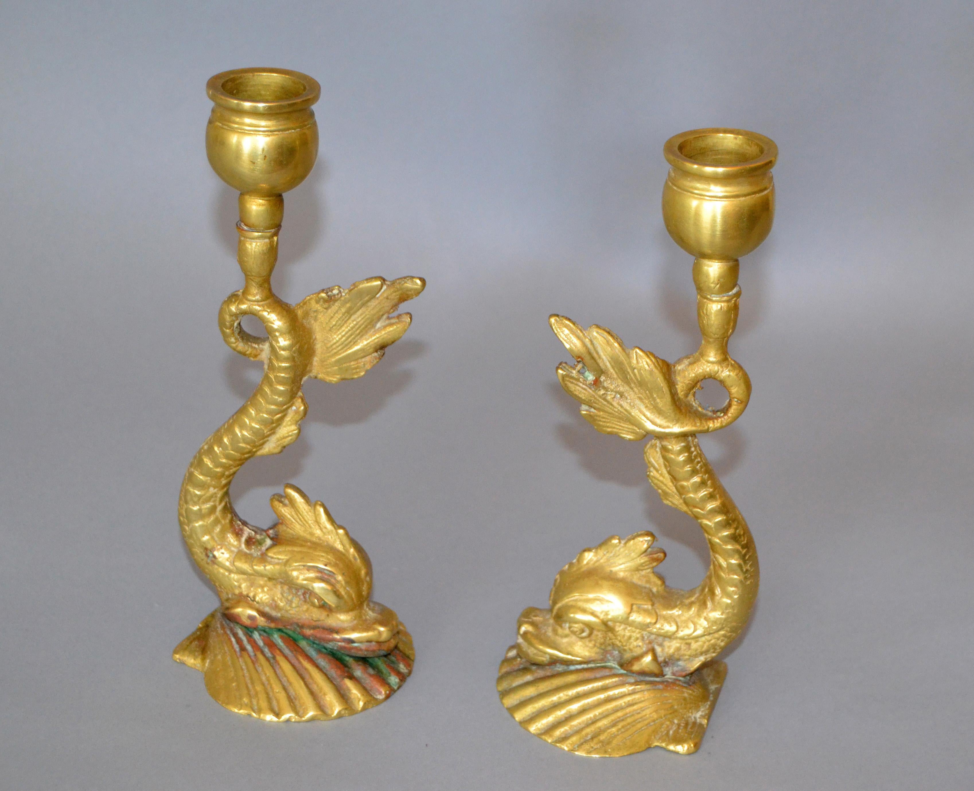 Pair of neoclassical bronze Koi fish or sea serpent figurative candlesticks, candleholders.
These Asian inspired sculptural curved candlesticks feature a fish-like creature mounted on a shell form base. The set is quite heavy.
The bronze shows a