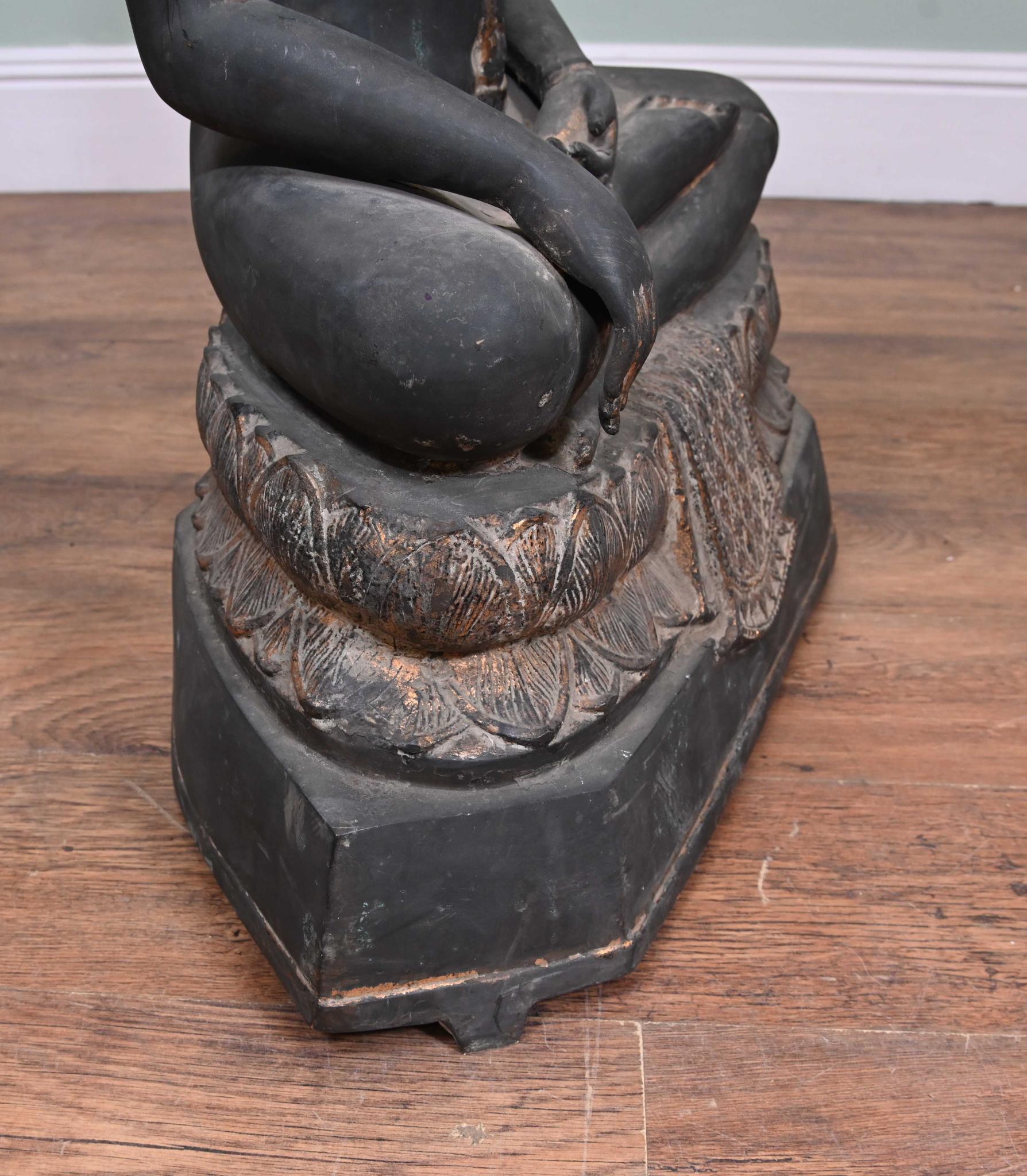 Statue de Bouddha népalais en bronze Méditation Art bouddhiste ancien en vente 5