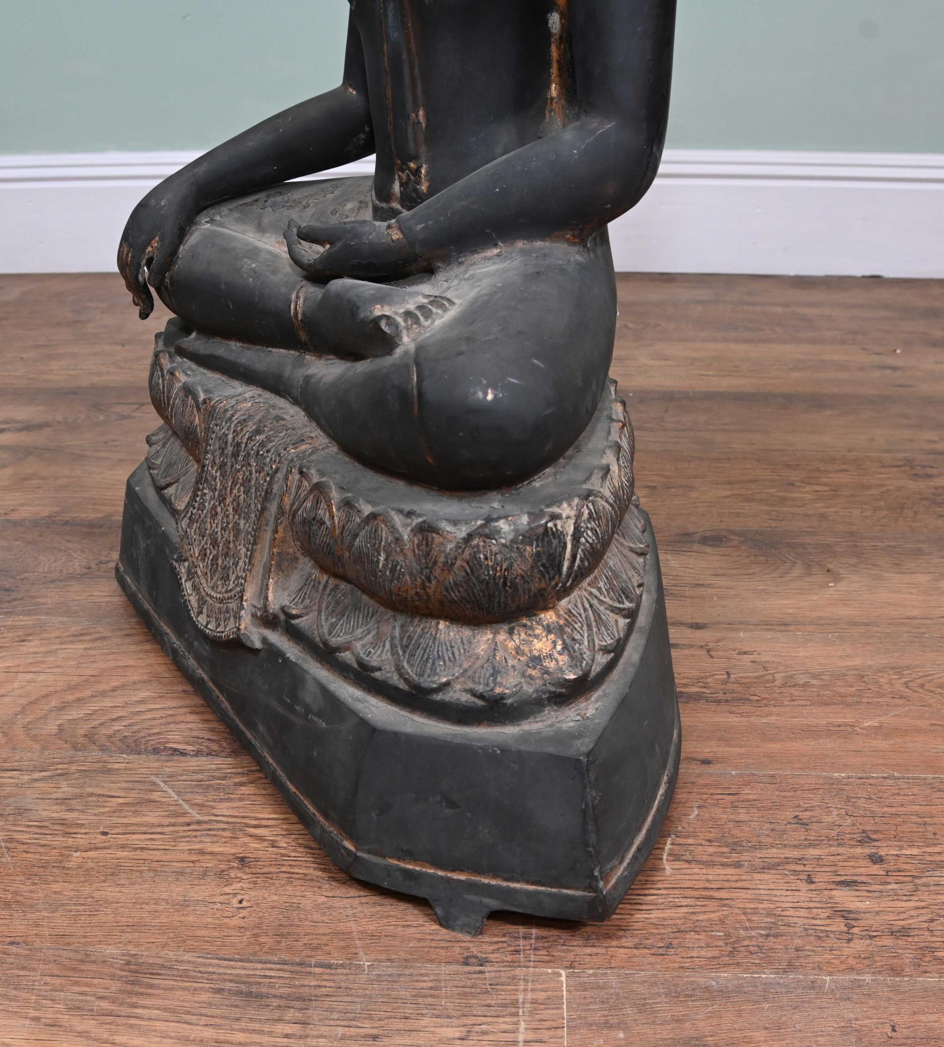 Statue de Bouddha népalais en bronze Méditation Art bouddhiste ancien État moyen - En vente à Potters Bar, GB