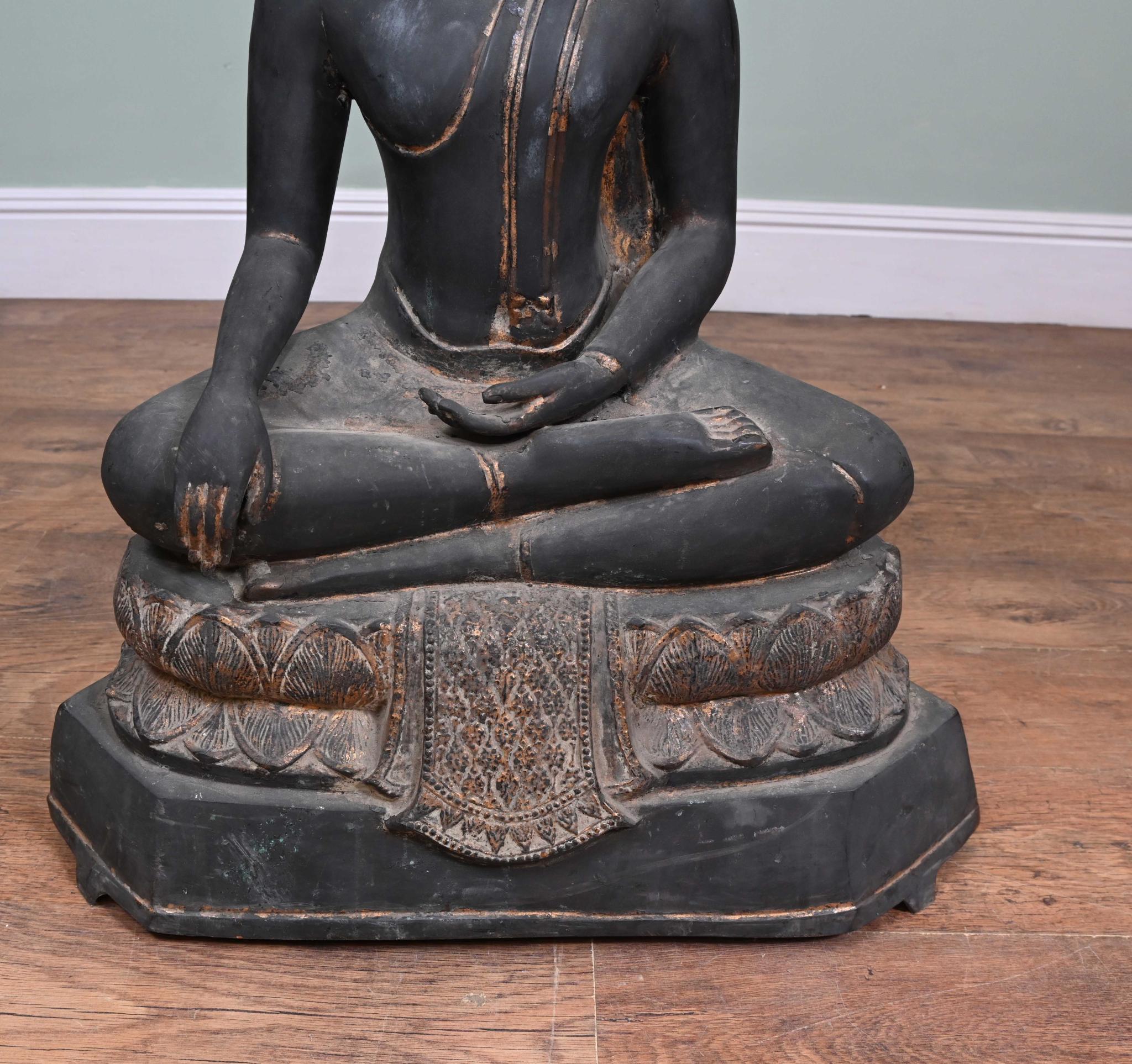 Statue de Bouddha népalais en bronze Méditation Art bouddhiste ancien en vente 1