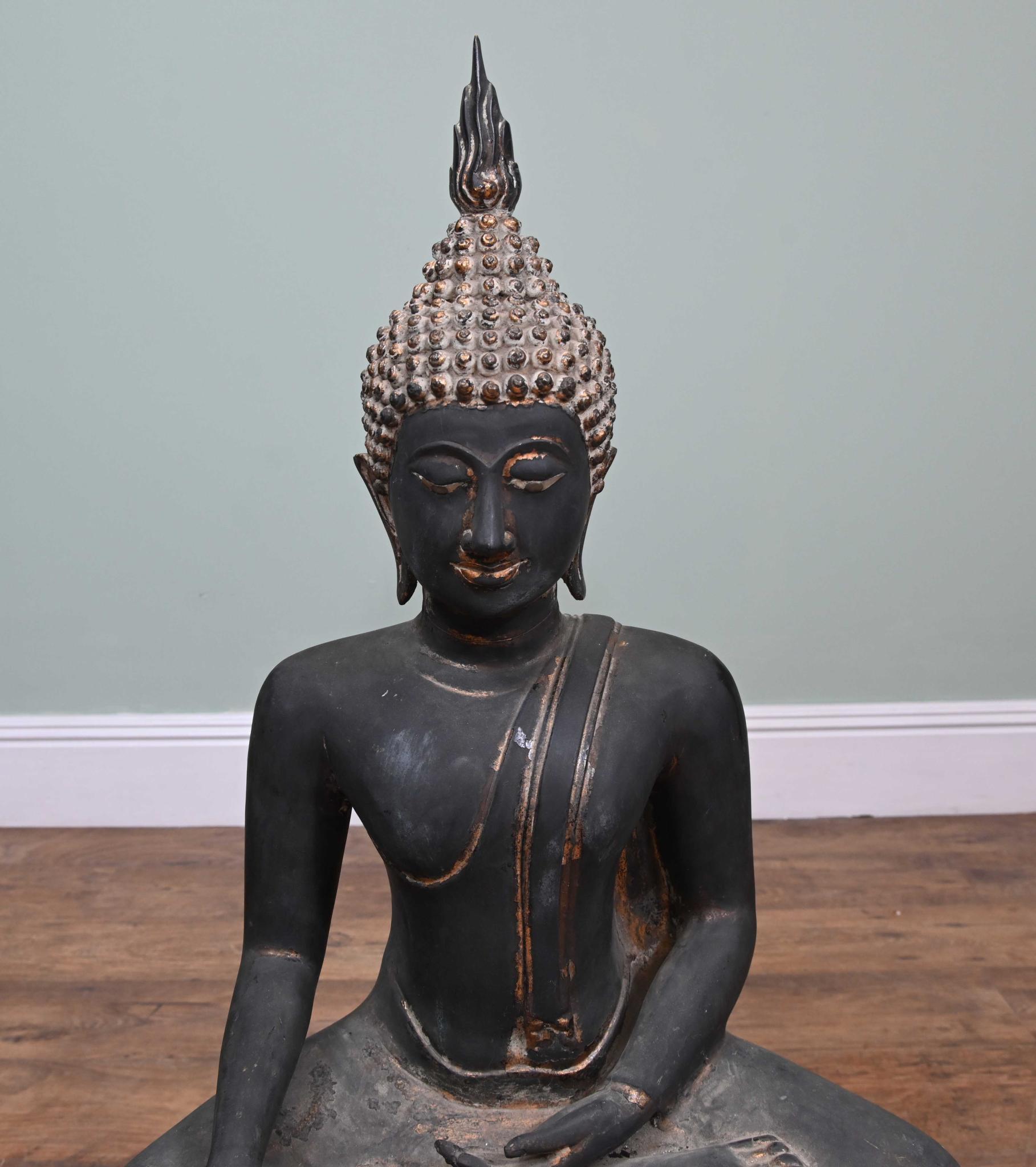 Statue de Bouddha népalais en bronze Méditation Art bouddhiste ancien en vente 2