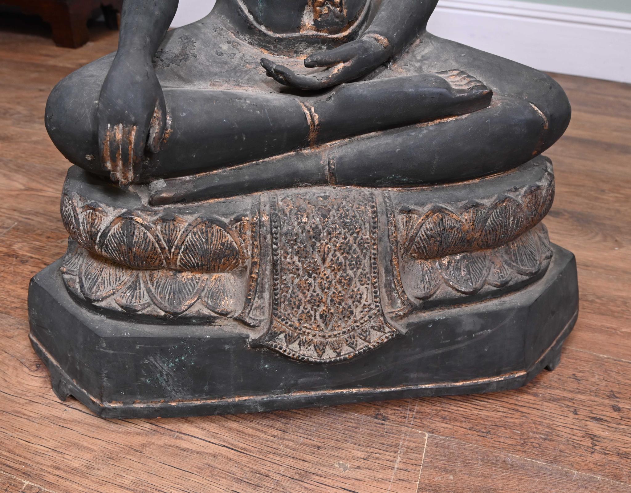 Statue de Bouddha népalais en bronze Méditation Art bouddhiste ancien en vente 3
