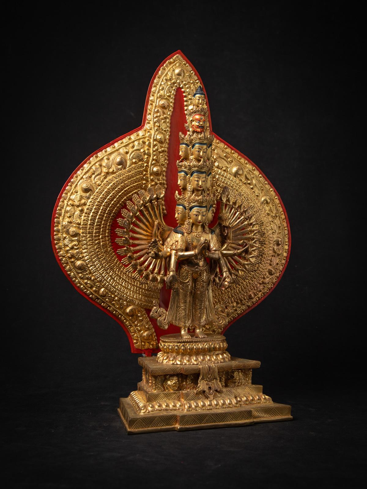 Nepalesische Avalokiteshvara-Statue aus Bronze aus Nepal im Zustand „Gut“ im Angebot in DEVENTER, NL
