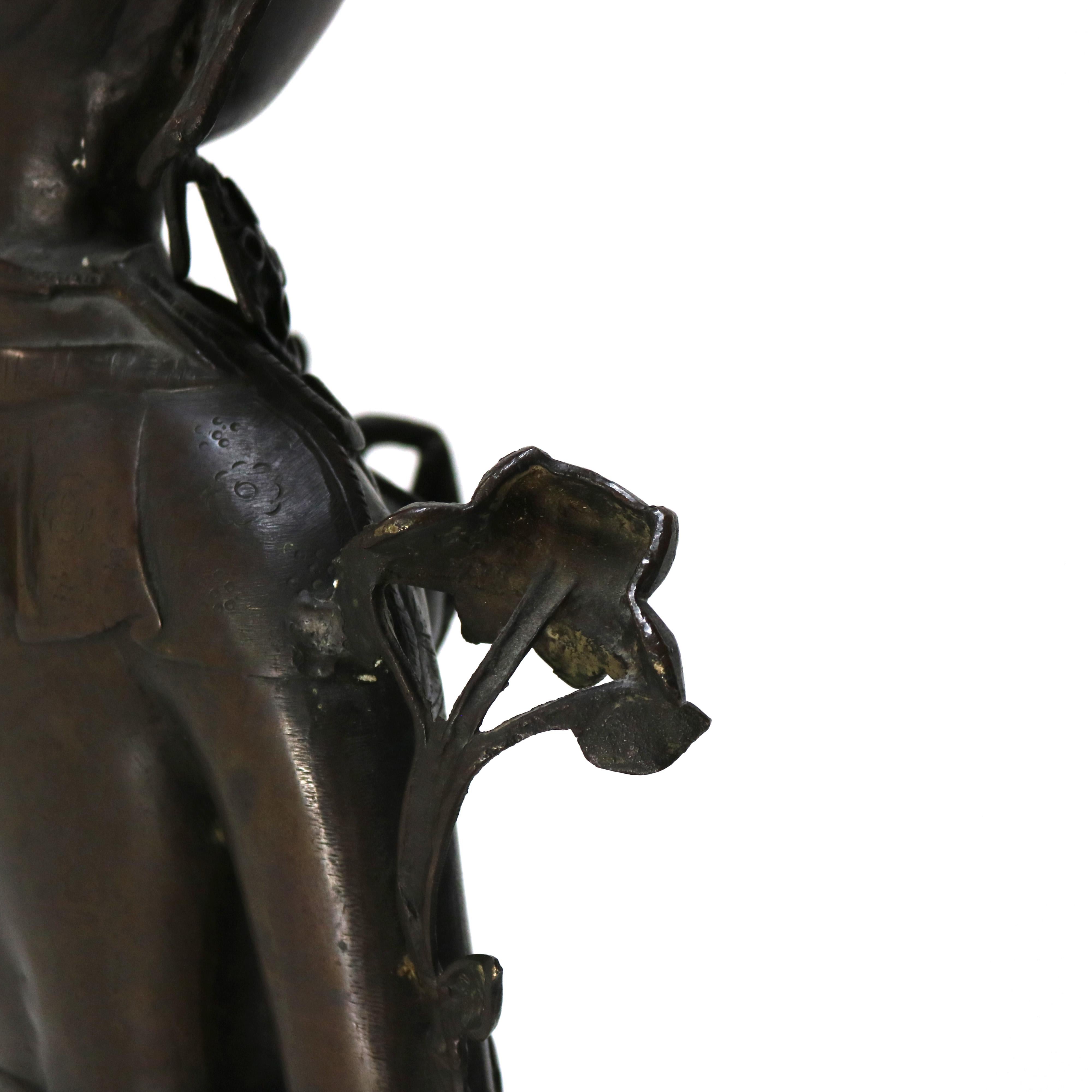Figure de déesse hindoue Parvati népalaise en bronze 20e siècle en vente 3