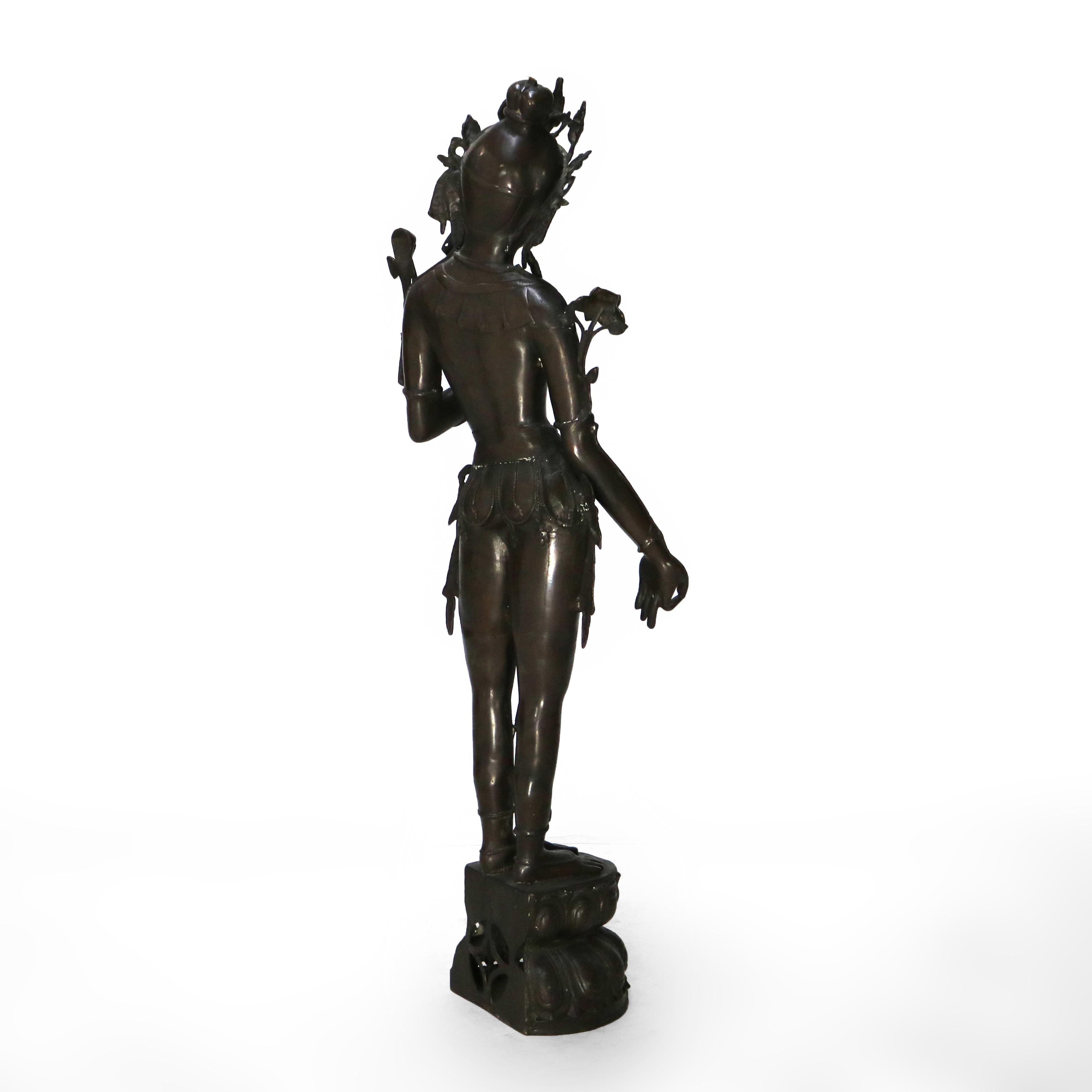 Figure de déesse hindoue Parvati népalaise en bronze 20e siècle en vente 2