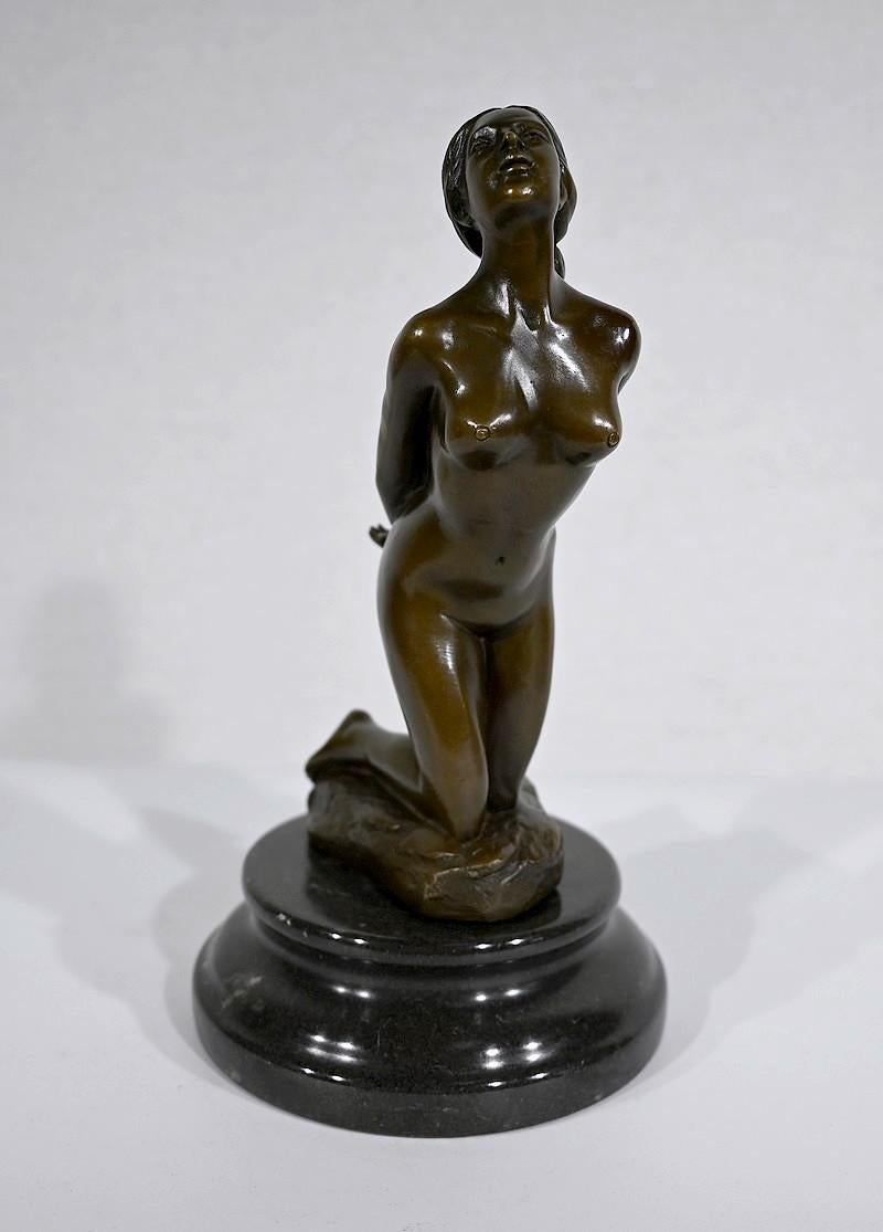 Bronze sculpture with a brown patina by Antonio Cesaro depicting a voluptuous young woman kneeling on a rock.

With her face turned toward the sky and her head tilted back, the muse strikes a lascivious pose that highlights the curves of her