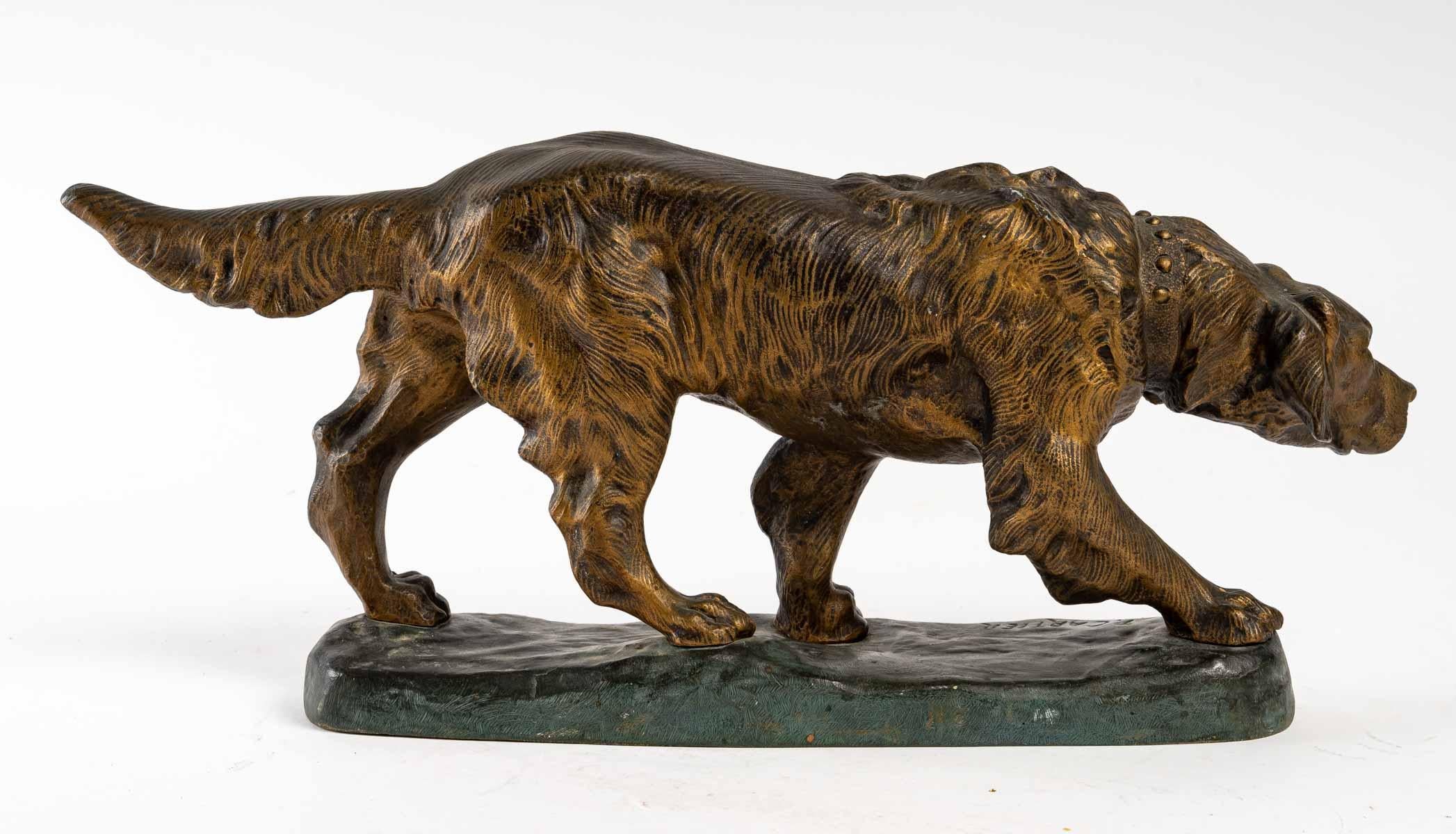 Bronze of a Dog by Thomas - Trançois Cartier (1879 - 1936).
Measures: H: 20 cm, W: 47 cm, D: 10 cm.