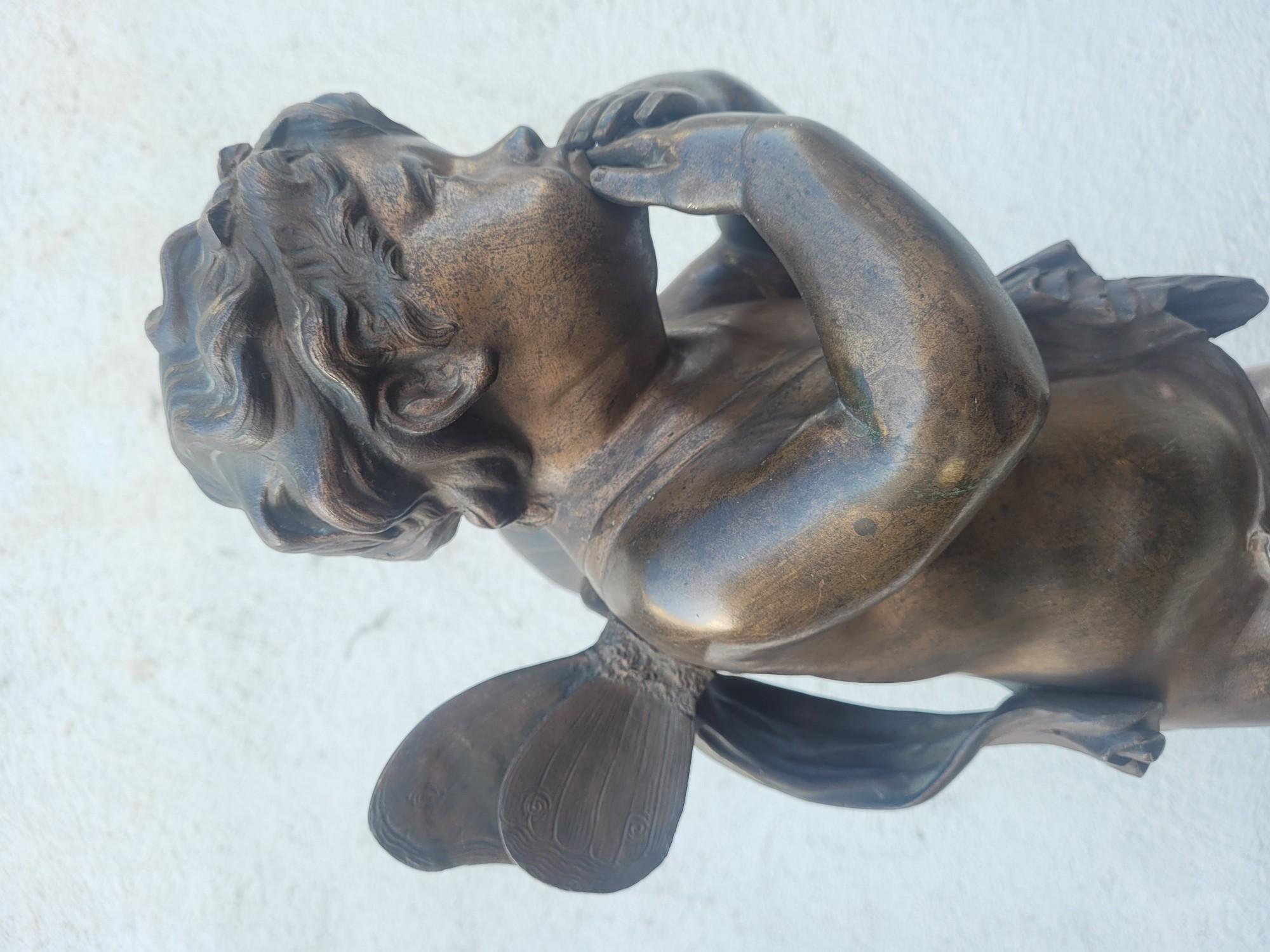 Bronzo di un putto alato in piedi, fine XIX secolo inizio XX secolo in vendita 12