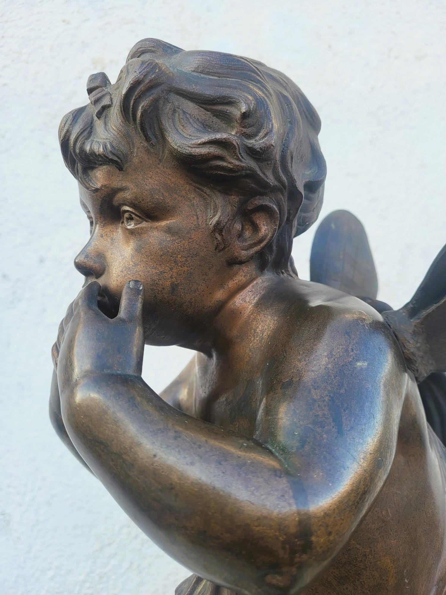 Bronzo di un putto alato in piedi, fine XIX secolo inizio XX secolo in vendita 1