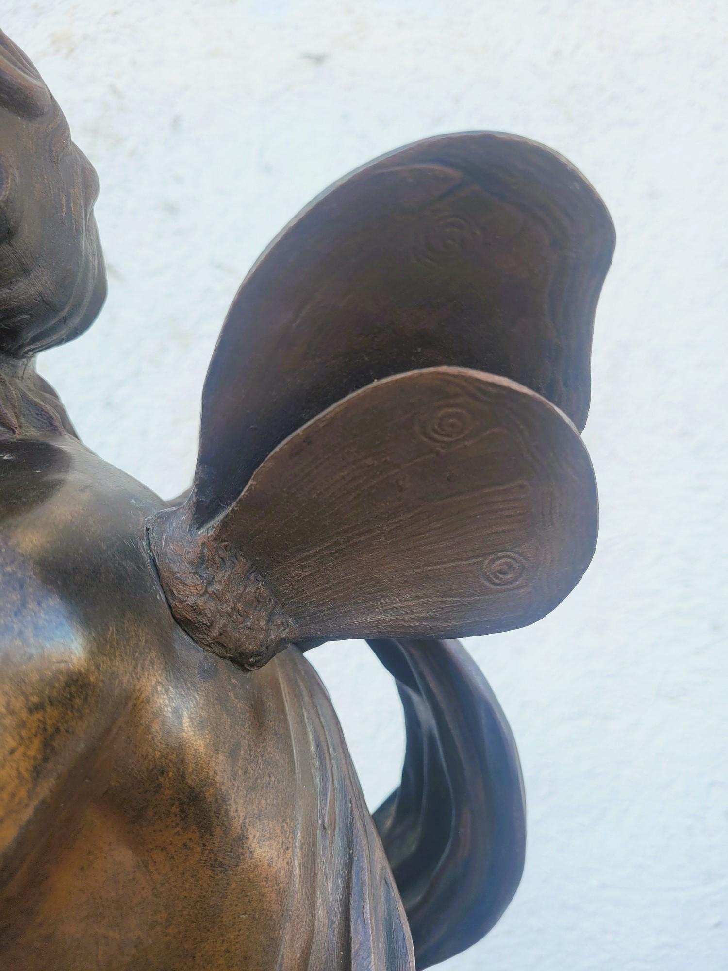 Bronzo di un putto alato in piedi, fine XIX secolo inizio XX secolo in vendita 2