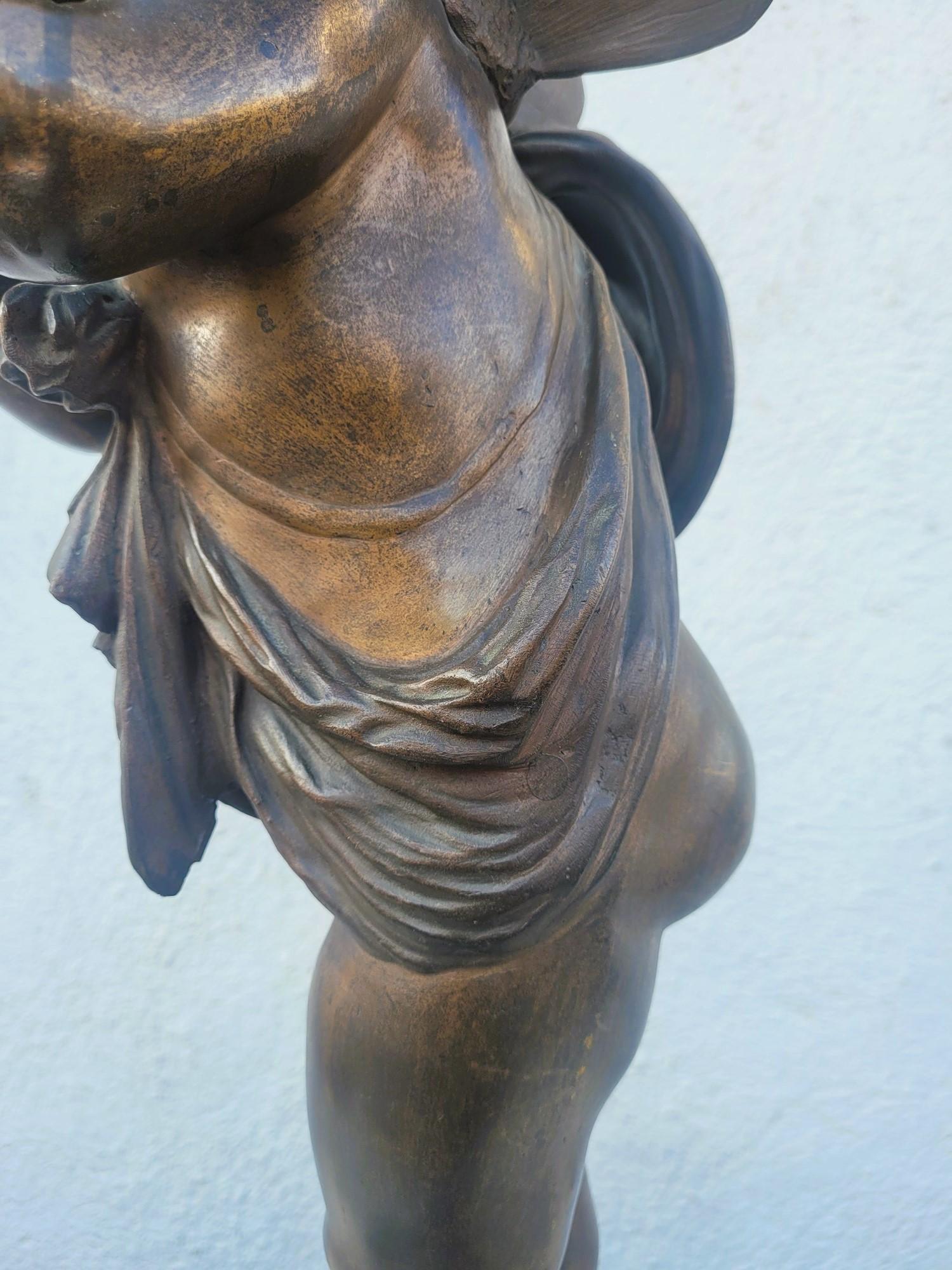 Bronzo di un putto alato in piedi, fine XIX secolo inizio XX secolo in vendita 3
