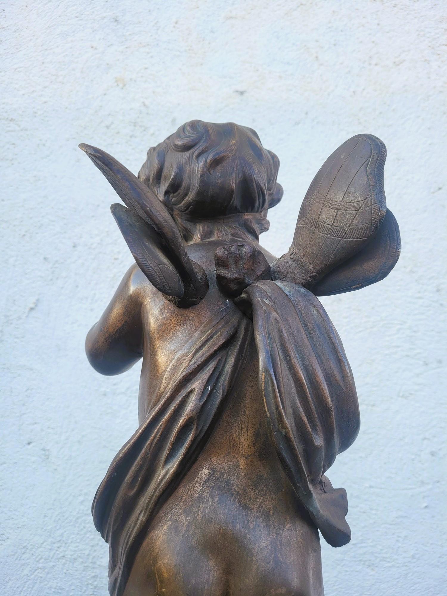 Bronzo di un putto alato in piedi, fine XIX secolo inizio XX secolo in vendita 4