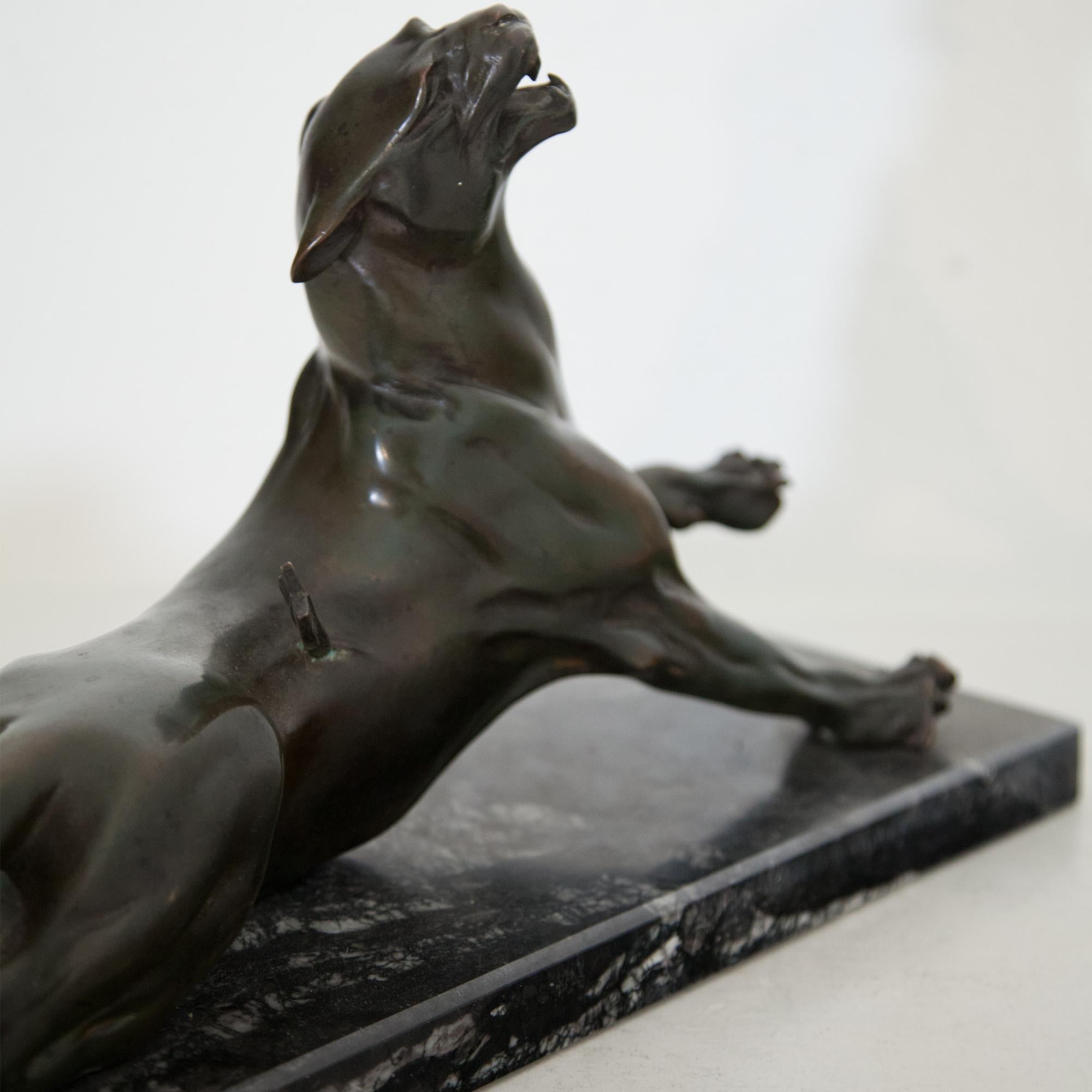 Bronze eines gewickelten Panthers, wahrscheinlich Frankreich, erste Hälfte des 20. Jahrhunderts im Zustand „Gut“ im Angebot in Greding, DE