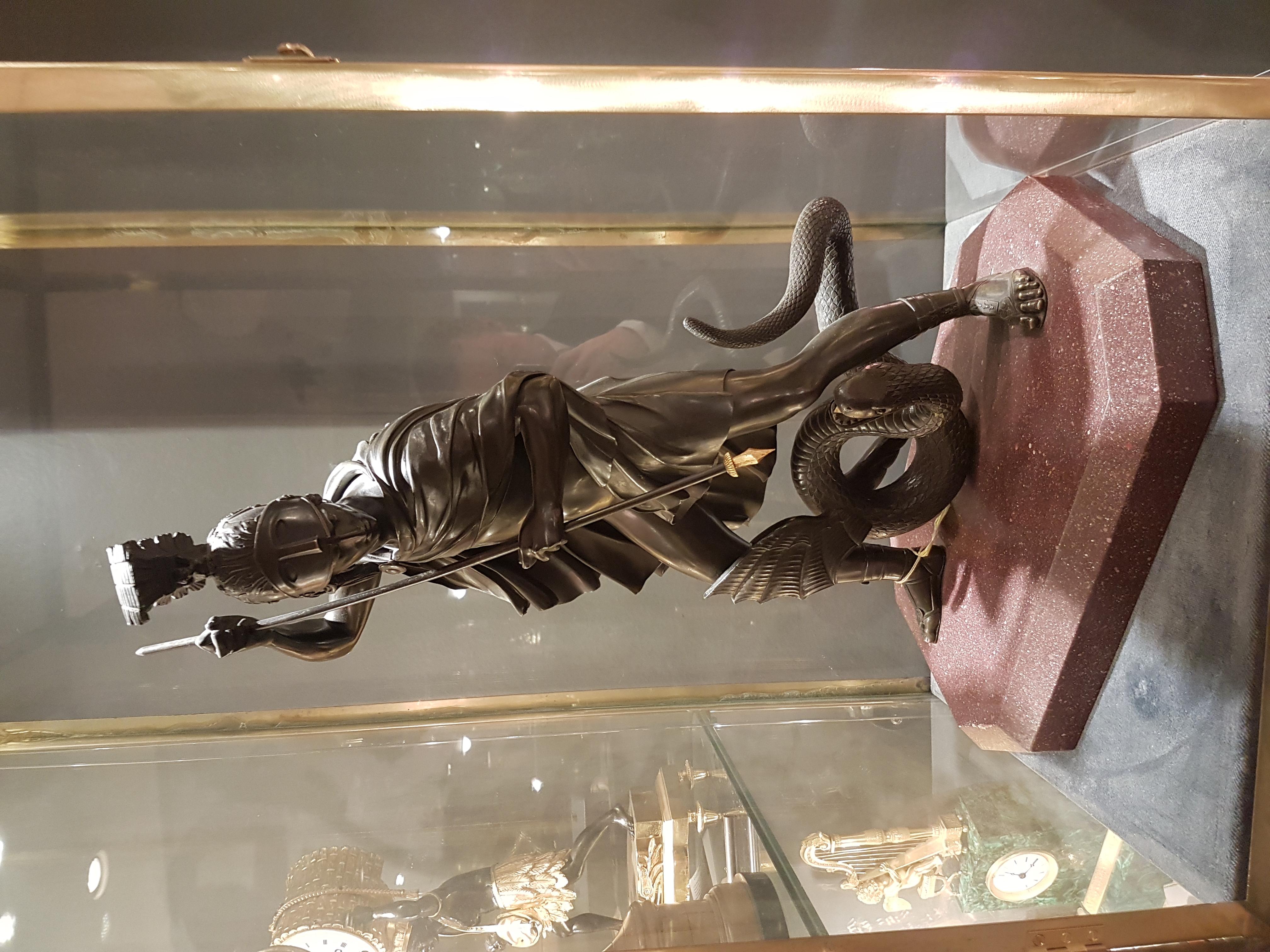 Bronze von Jason im Kampf mit dem Drachen für das Goldene Fleece (Patiniert) im Angebot