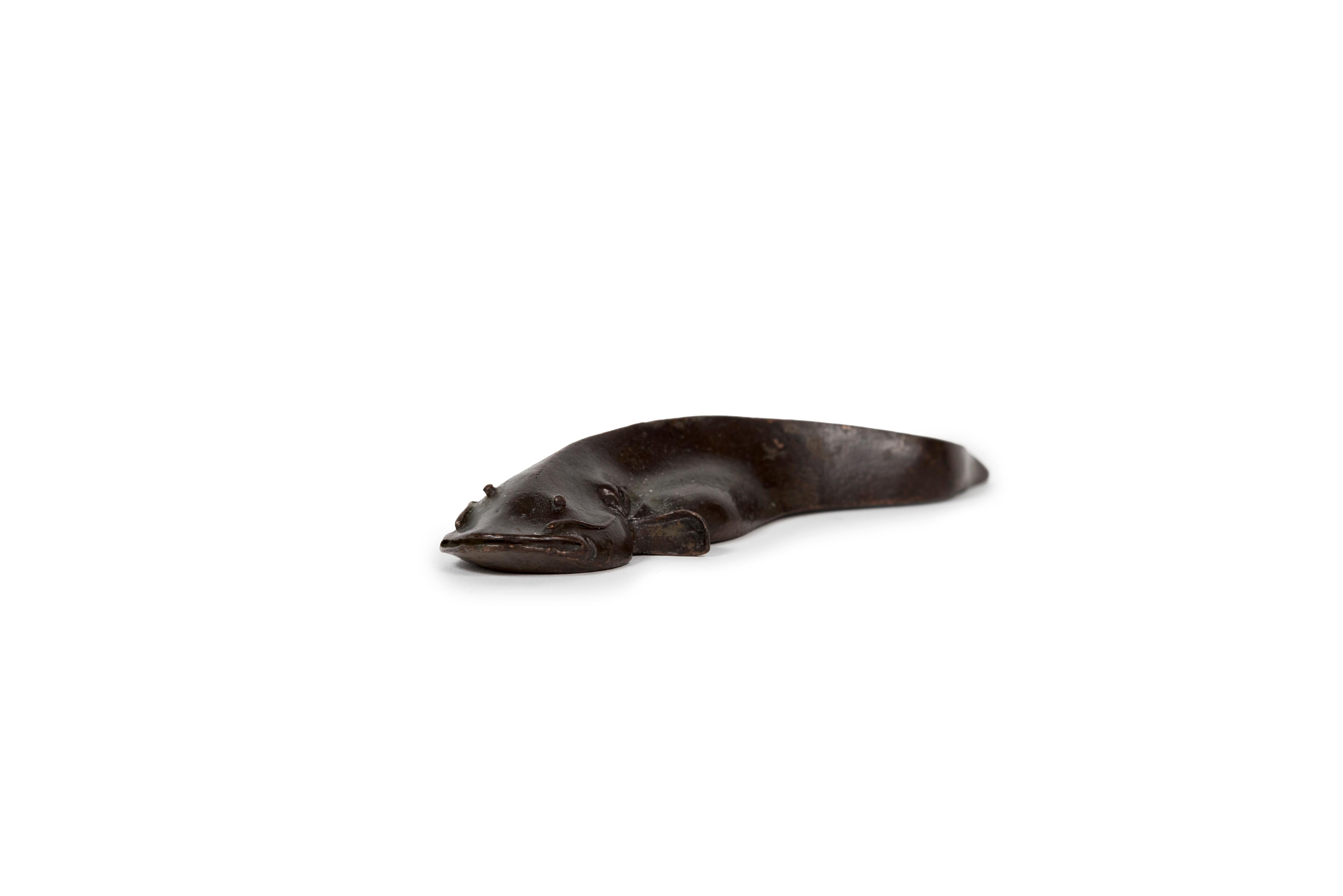Bronze-Okimono-Skulptur eines Katzenfischs oder namazu aus Bronze (Taisho) im Angebot