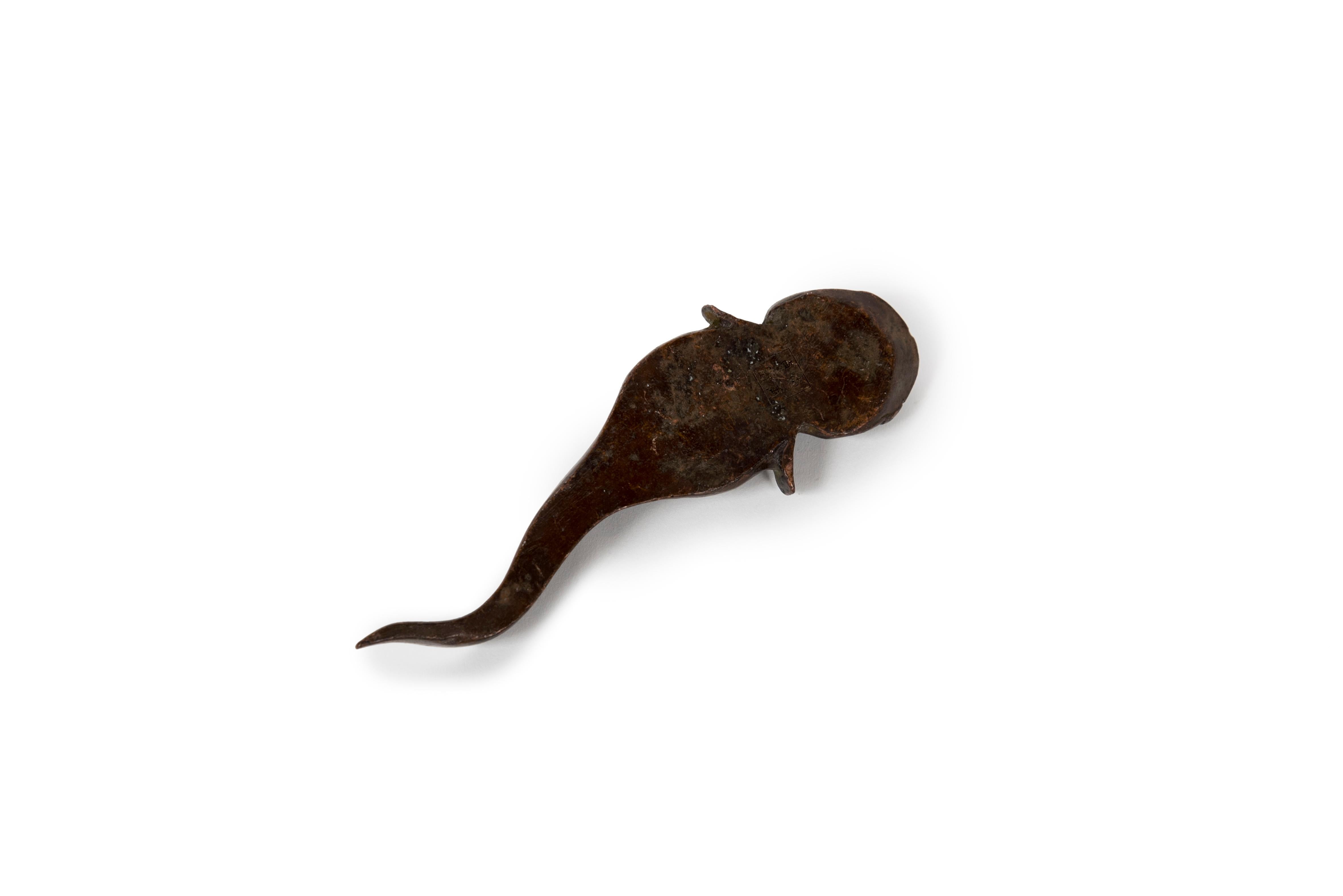 Bronze-Okimono-Skulptur eines Katzenfischs oder namazu aus Bronze im Zustand „Hervorragend“ im Angebot in PARIS, FR