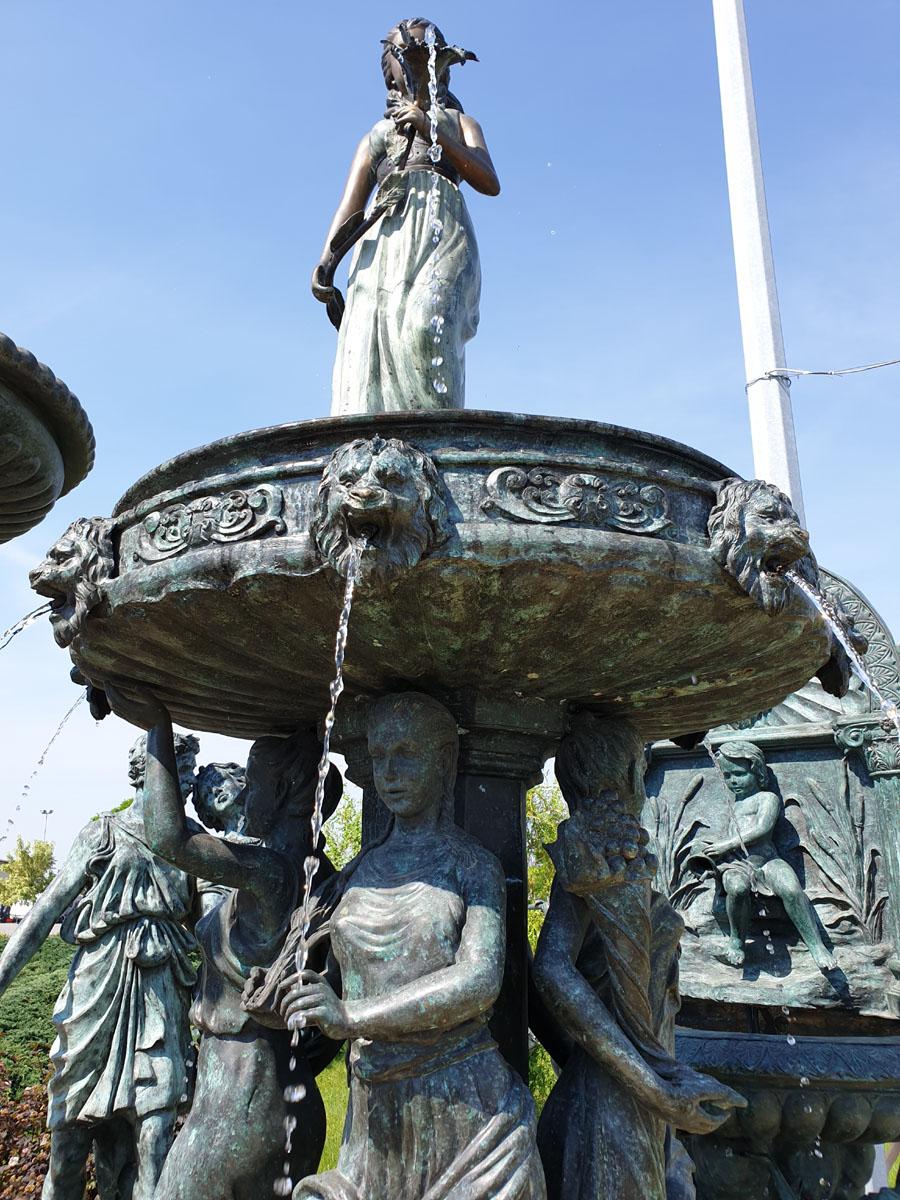 pond statues
