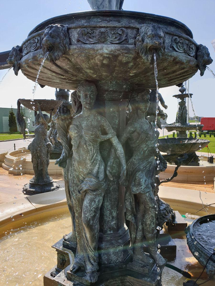 Bronze Old Palace Freestanding Fountain In Good Condition In Liverpool, GB