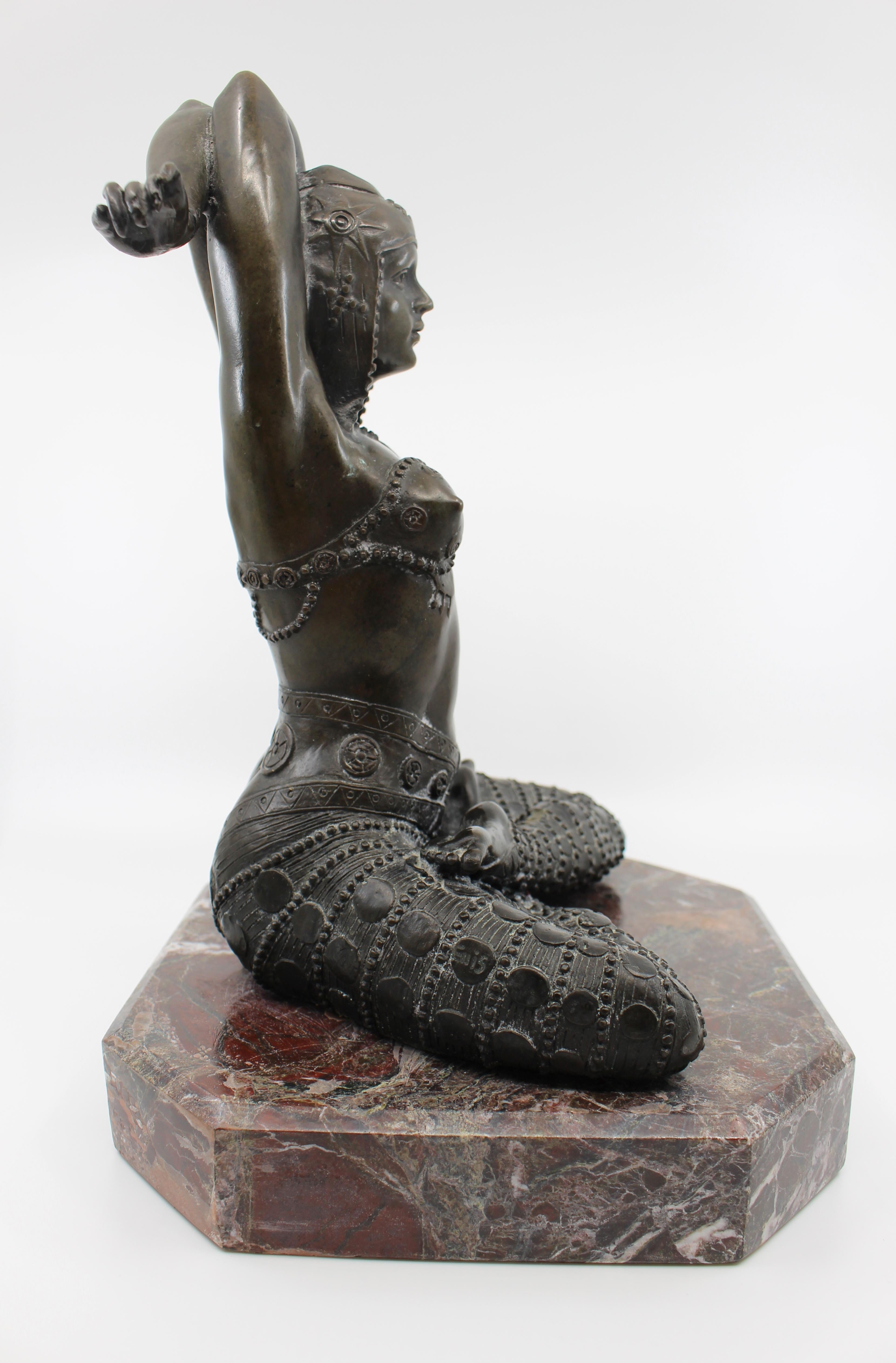 Bronze on Marble Base Seated Cross Legged Lady In Good Condition For Sale In Worcester, Worcestershire