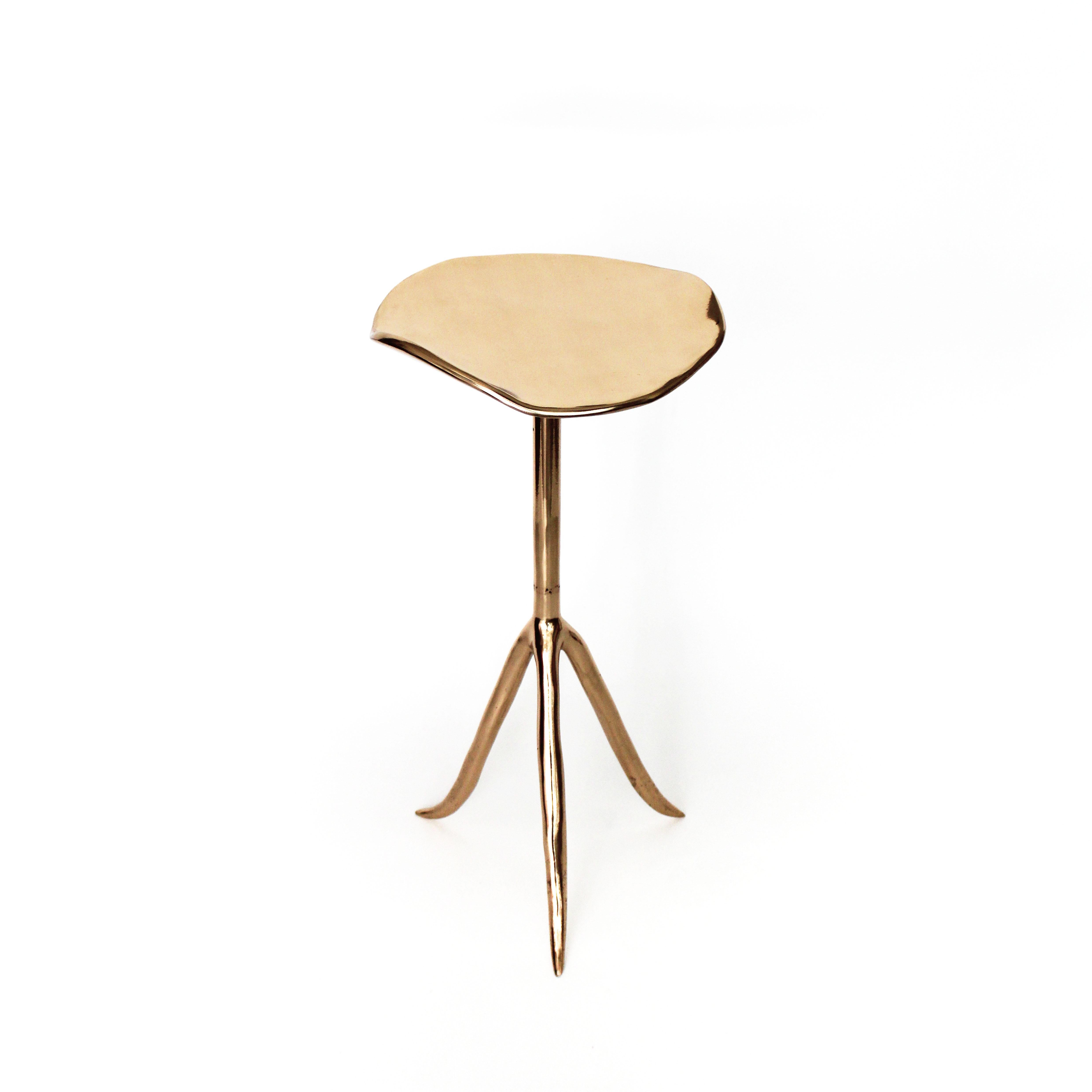 Mesa auxiliar Onda Bronce by Studio Sunt Posmoderno en venta