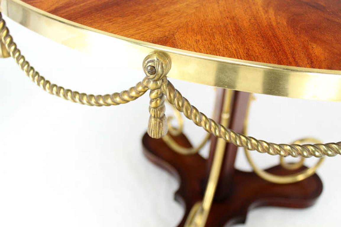 Laiton Bronze Ormolu Rope Tassels Néoclassique Gueridon Center Cafe Game Lamp Table en vente