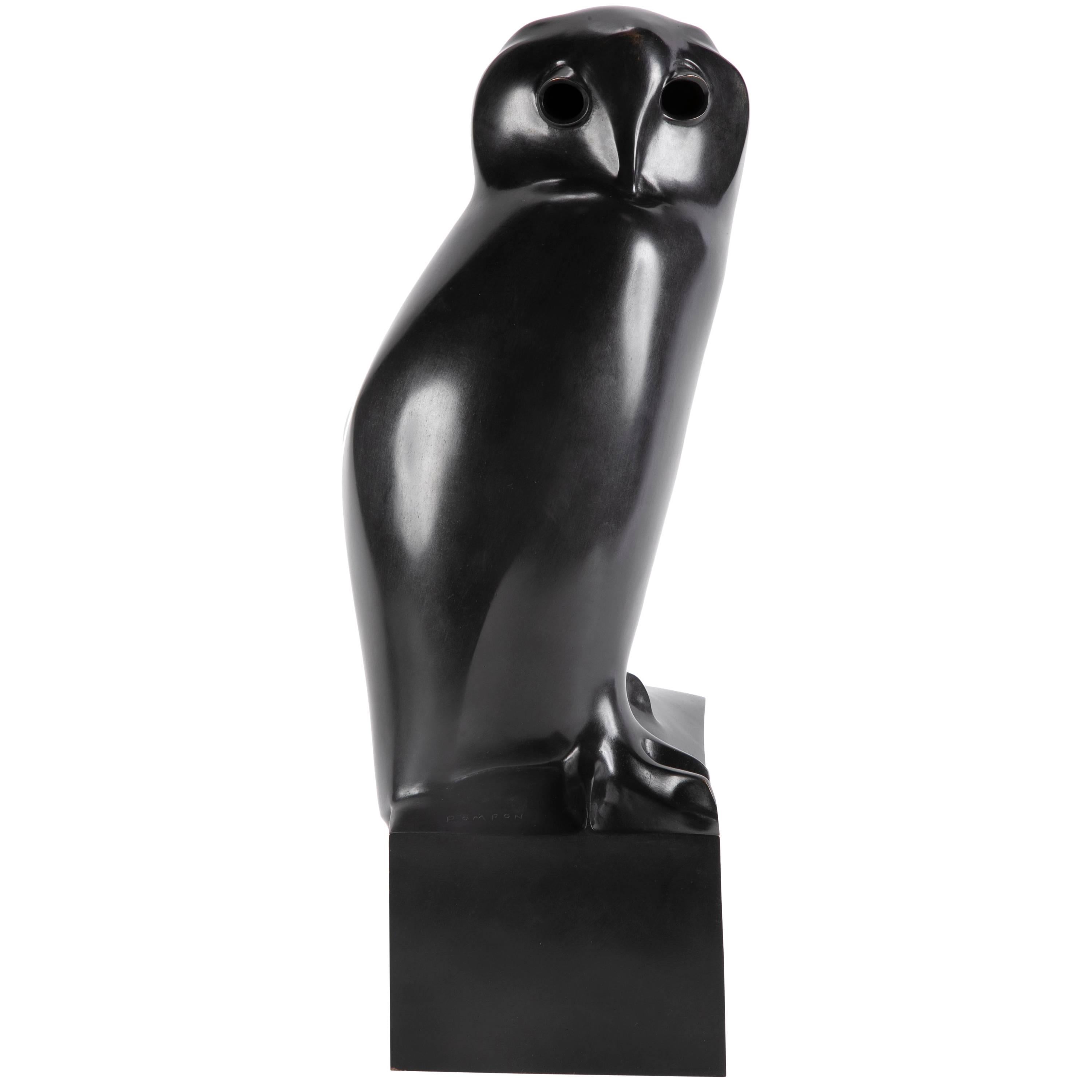 Lechuza de bronce titulada "Gran Duque" por François Pompon en venta