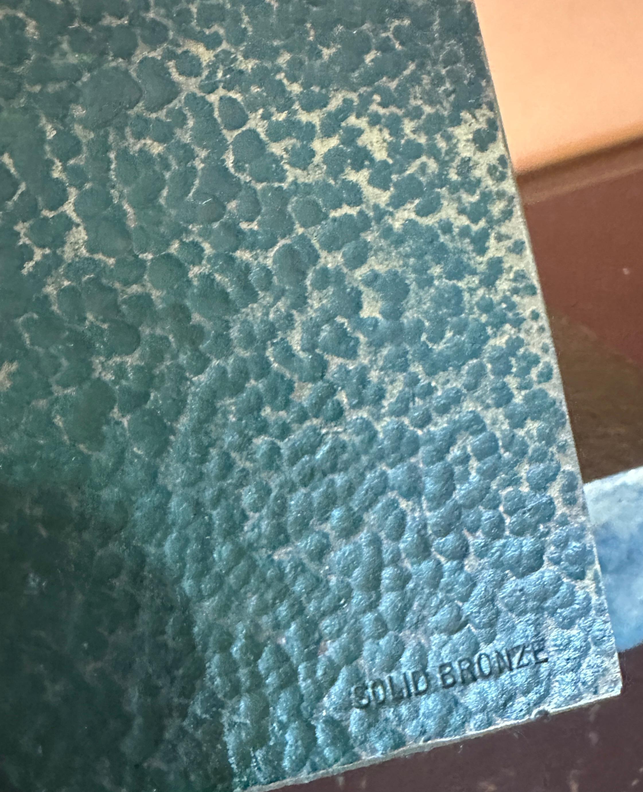 Bronze et peinture étonnants  Ces serre-livres en bronze sont en très bon état.