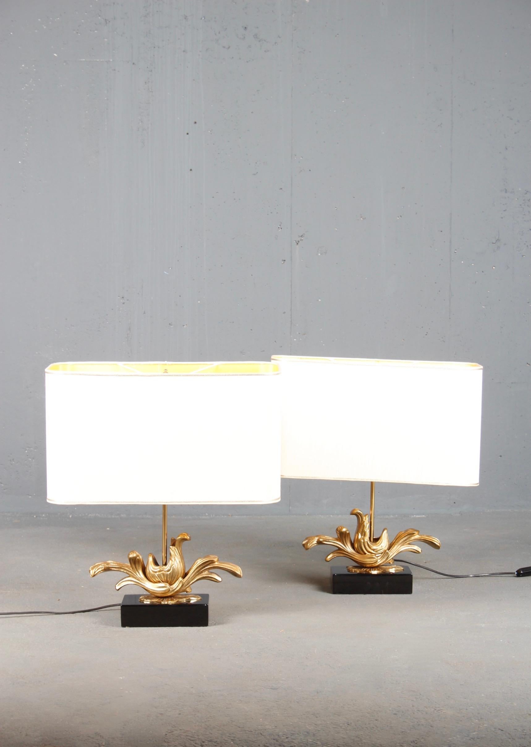 Bronze pair of table lamp.