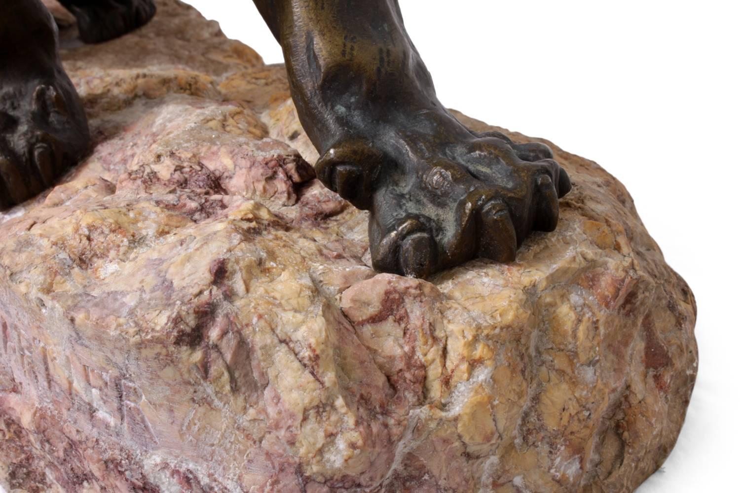 Art déco Panthère en bronze par Thomas Cartier sur un rocher de marbre, vers 1920