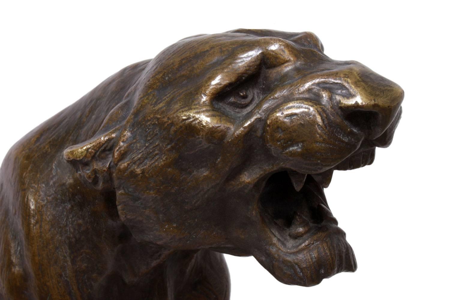 Début du 20ème siècle Panthère en bronze par Thomas Cartier sur un rocher de marbre, vers 1920
