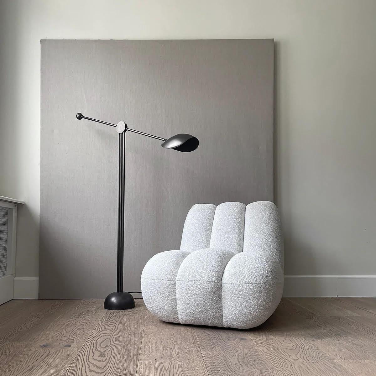 Lampadaire en bronze patiné, pièce contemporaine. en vente 2