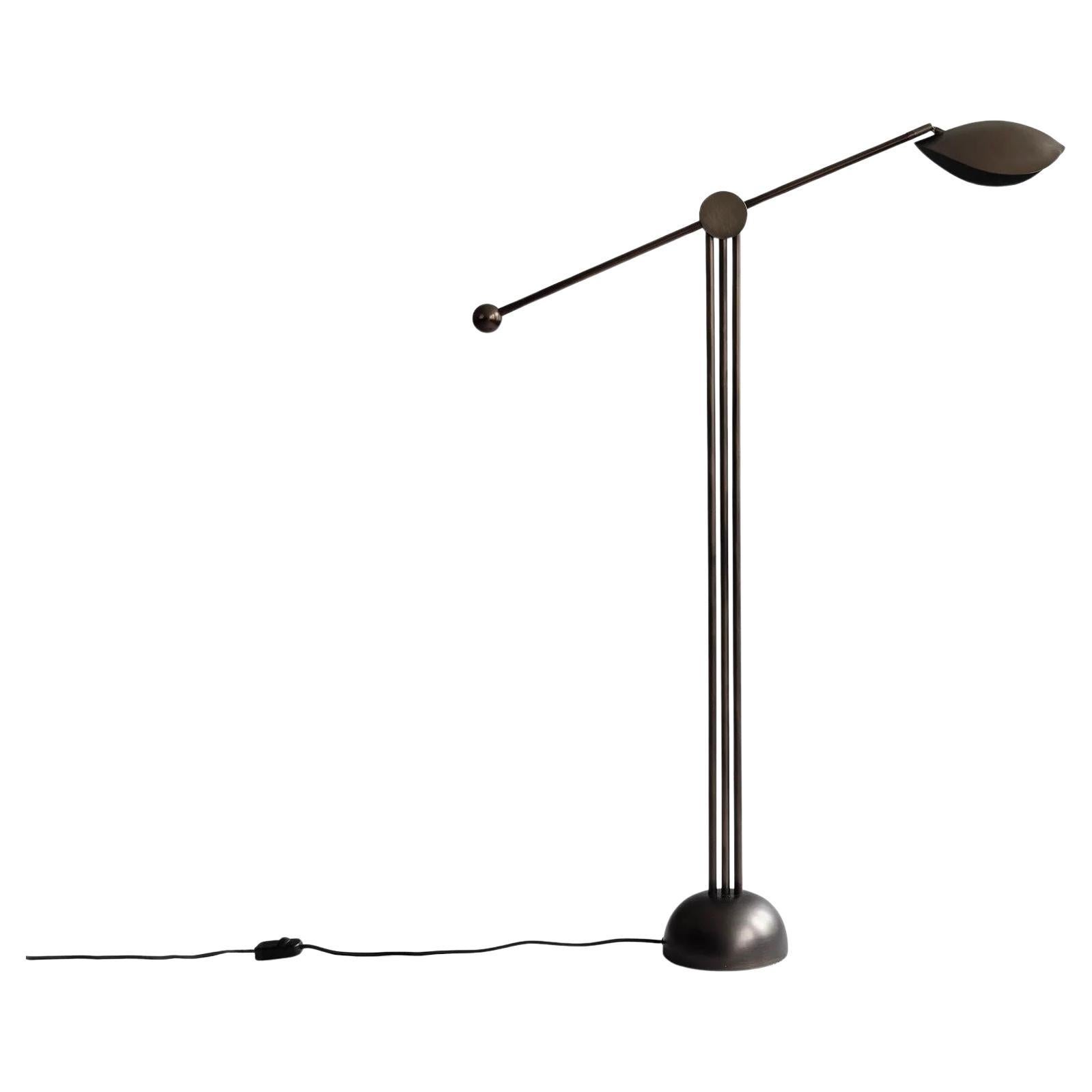 Bronze Patina Stehleuchte, Contemporary Piece.