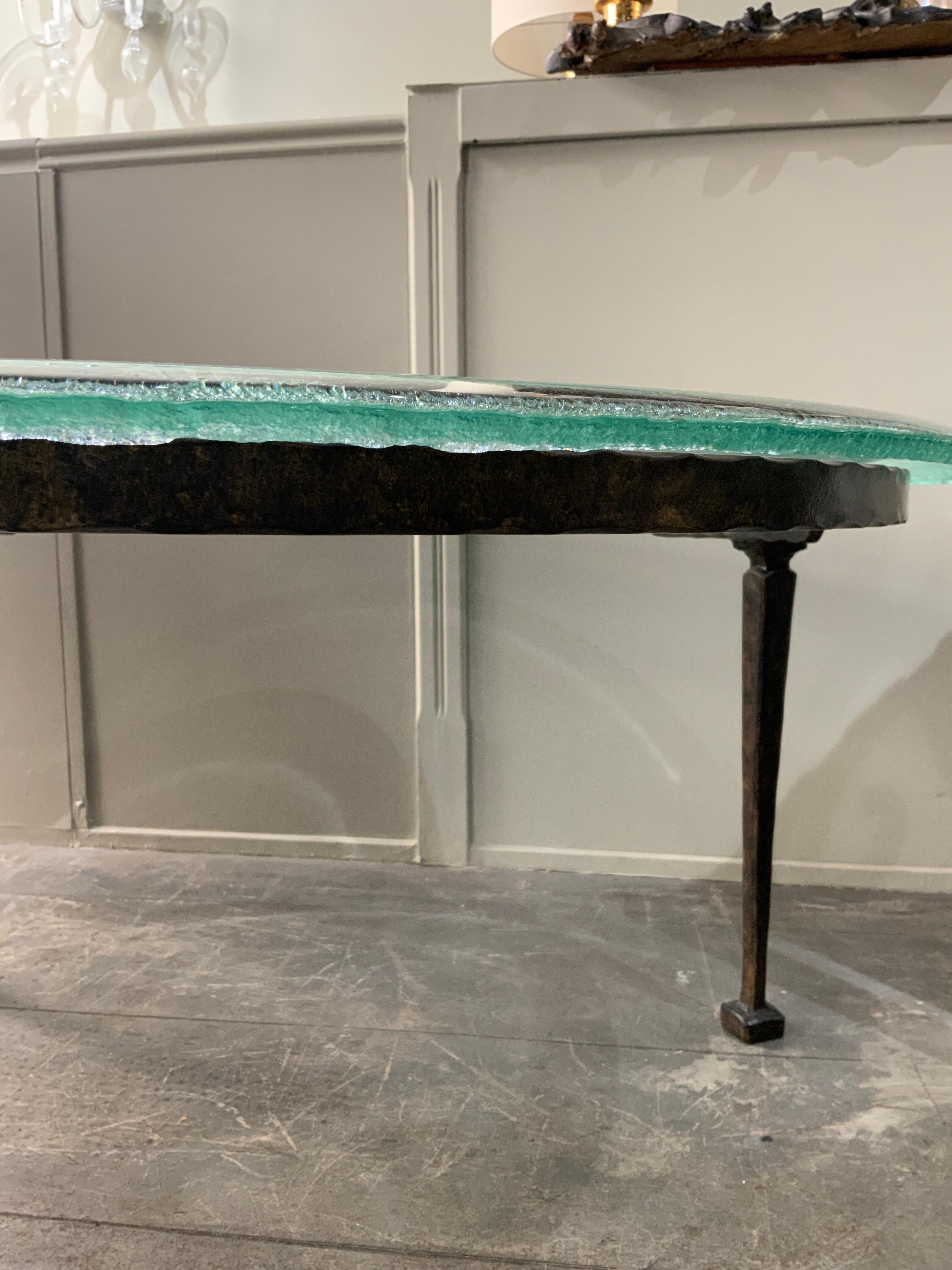 Bronze patina iron coffee table attributed to Lothar Klute  In Good Condition For Sale In PARIS, FR