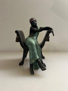 Scultura figurativa in bronzo patinato in stile Art Déco Stile Erte