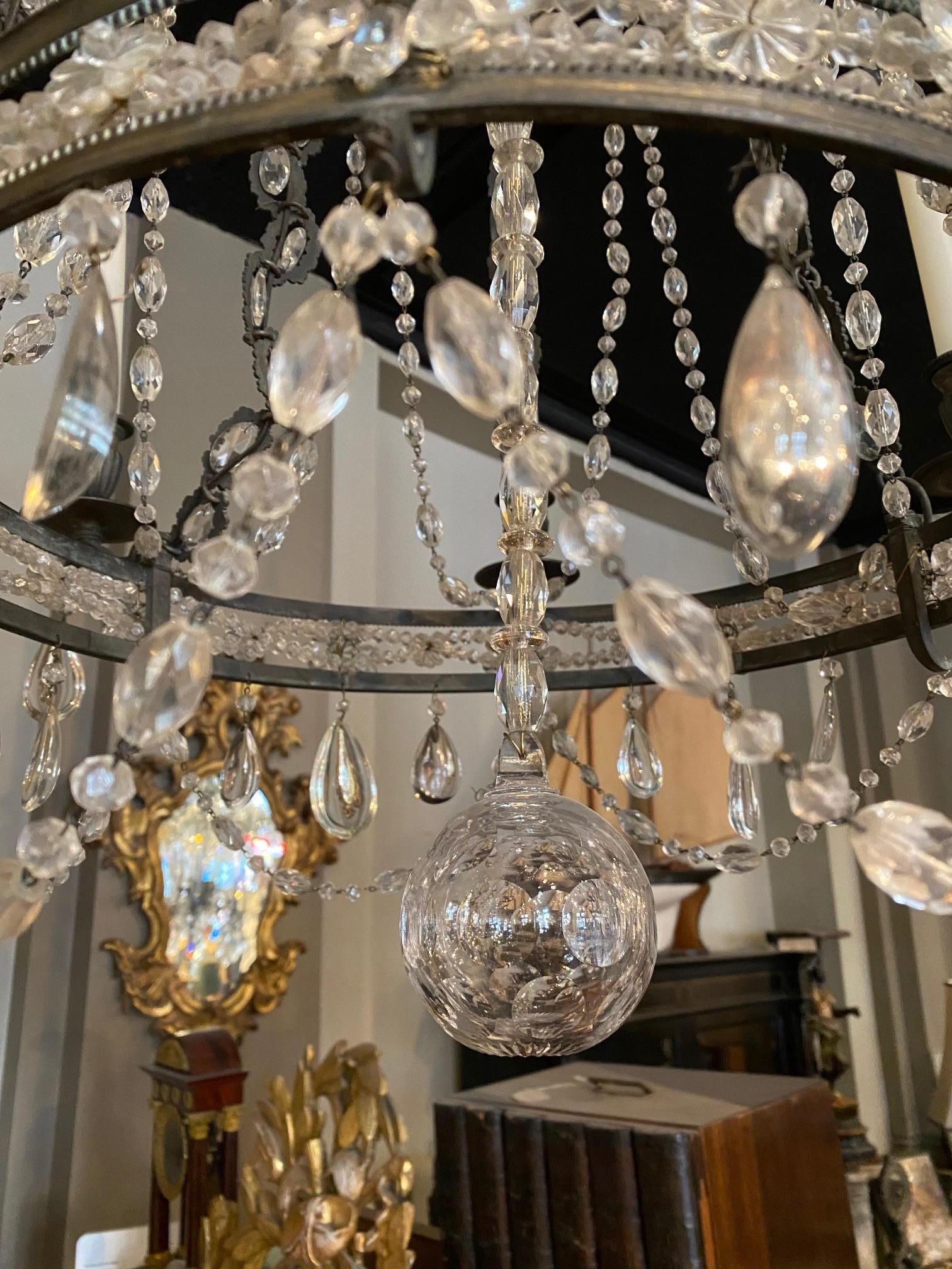 Bronzo Lampadario a sei bracci in bronzo patinato di Maison Bagues in vendita