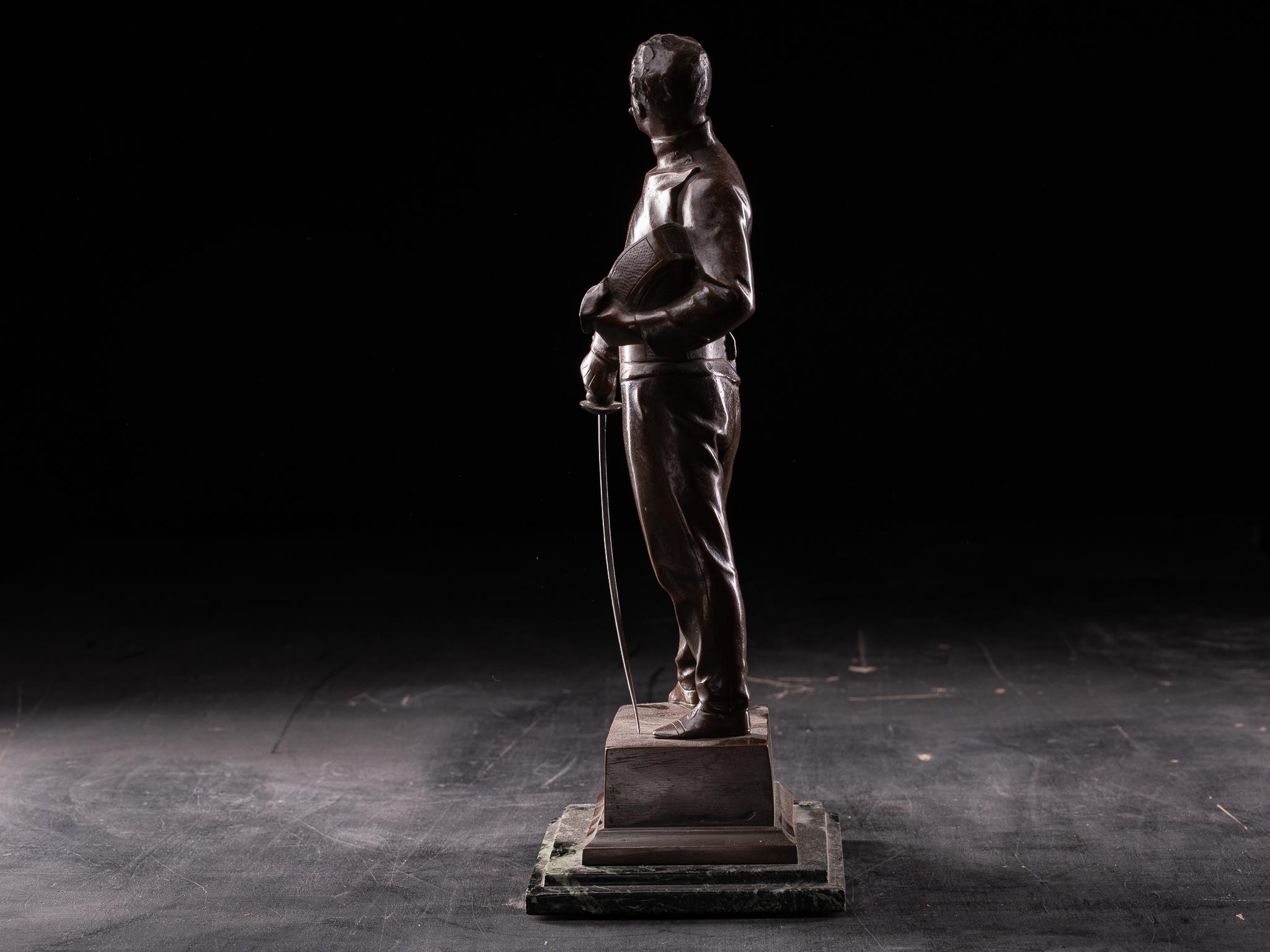 Fatto a mano Bronze patinated Statue of Fencer by G.Devreese (1861-1941) . in vendita