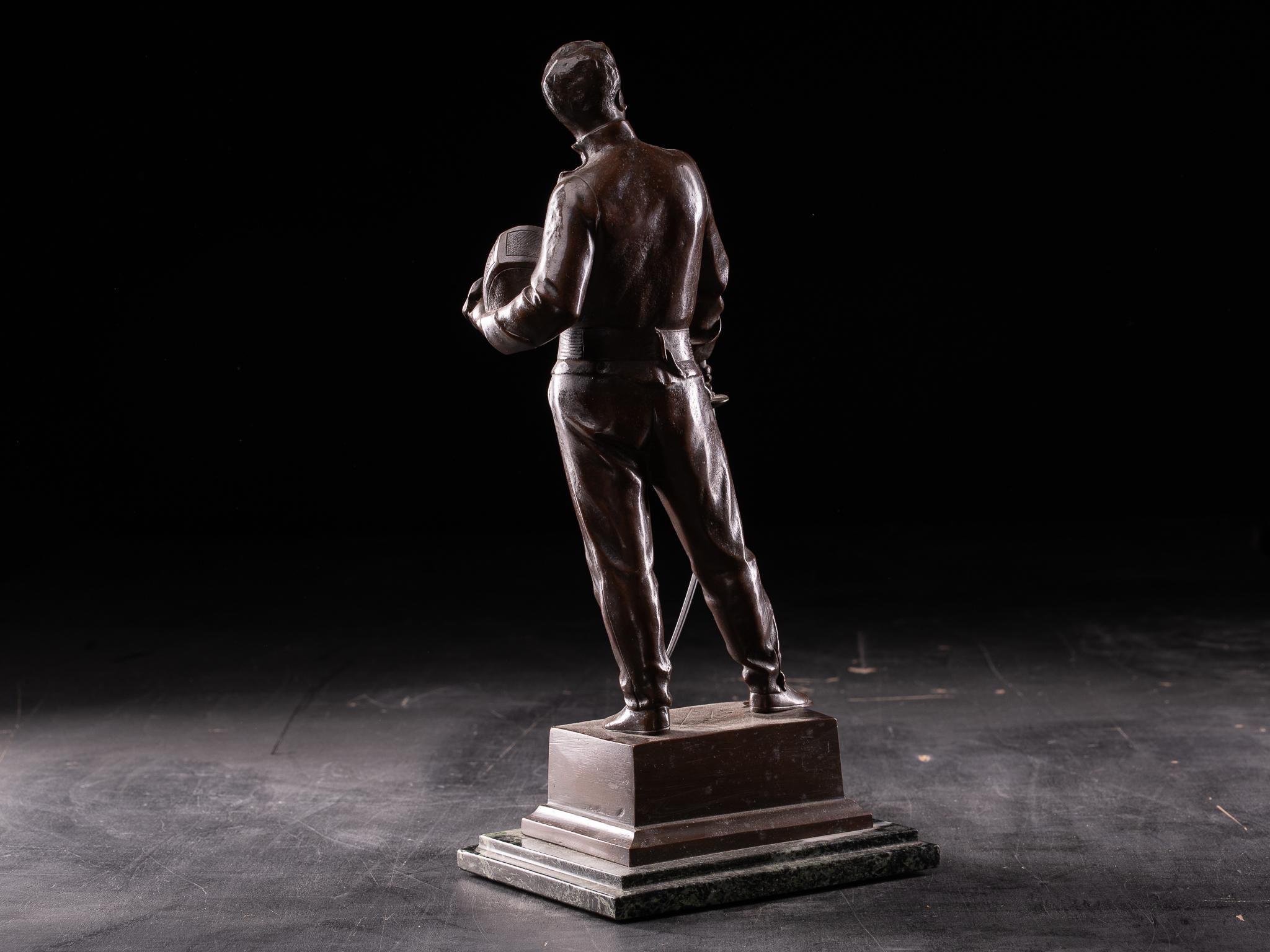 Bronze patinated Statue of Fencer by G.Devreese (1861-1941) . In condizioni buone in vendita a Leuven , BE