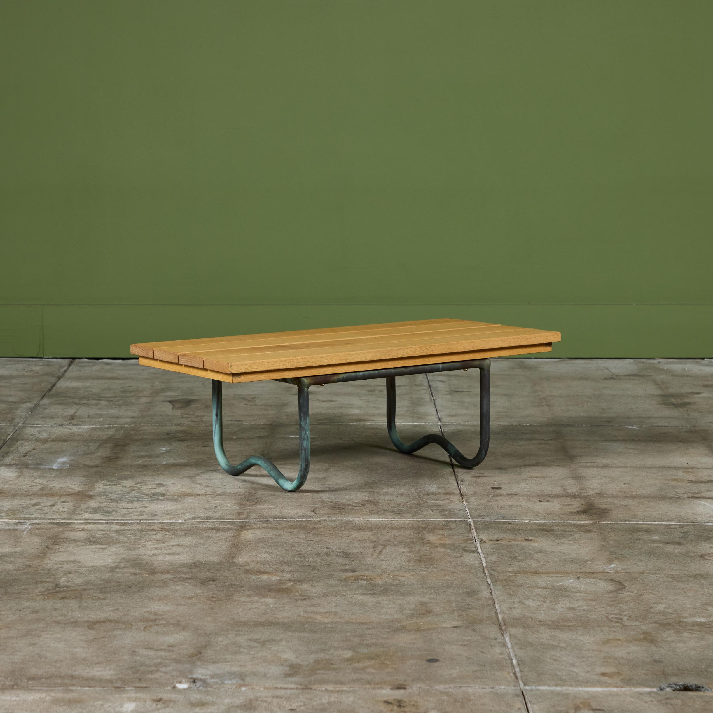 Bronze Table de plage en bronze avec plateau en bois par Walter Lamb pour Brown Jordan en vente