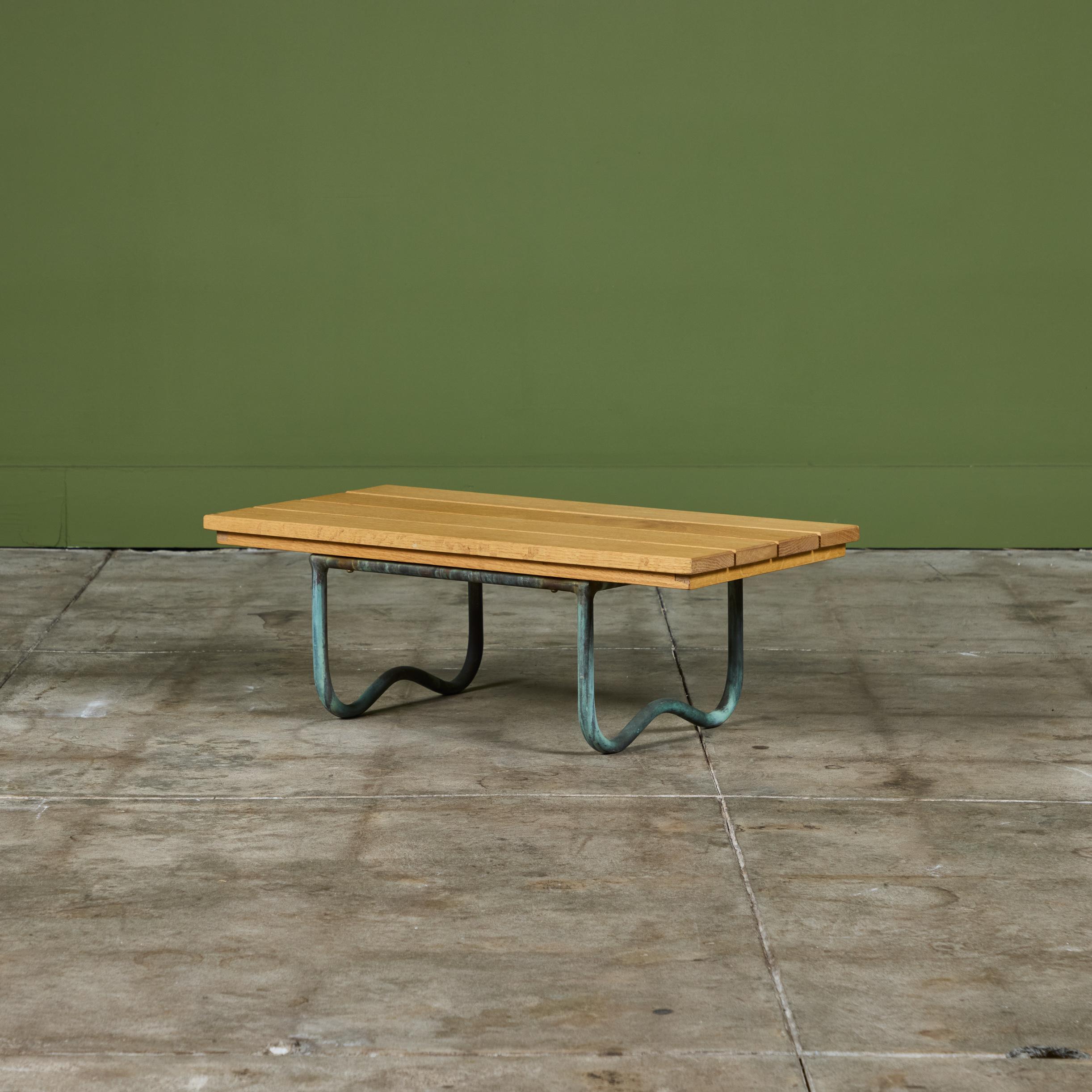 Table de plage en bronze avec plateau en bois par Walter Lamb pour Brown Jordan en vente 3