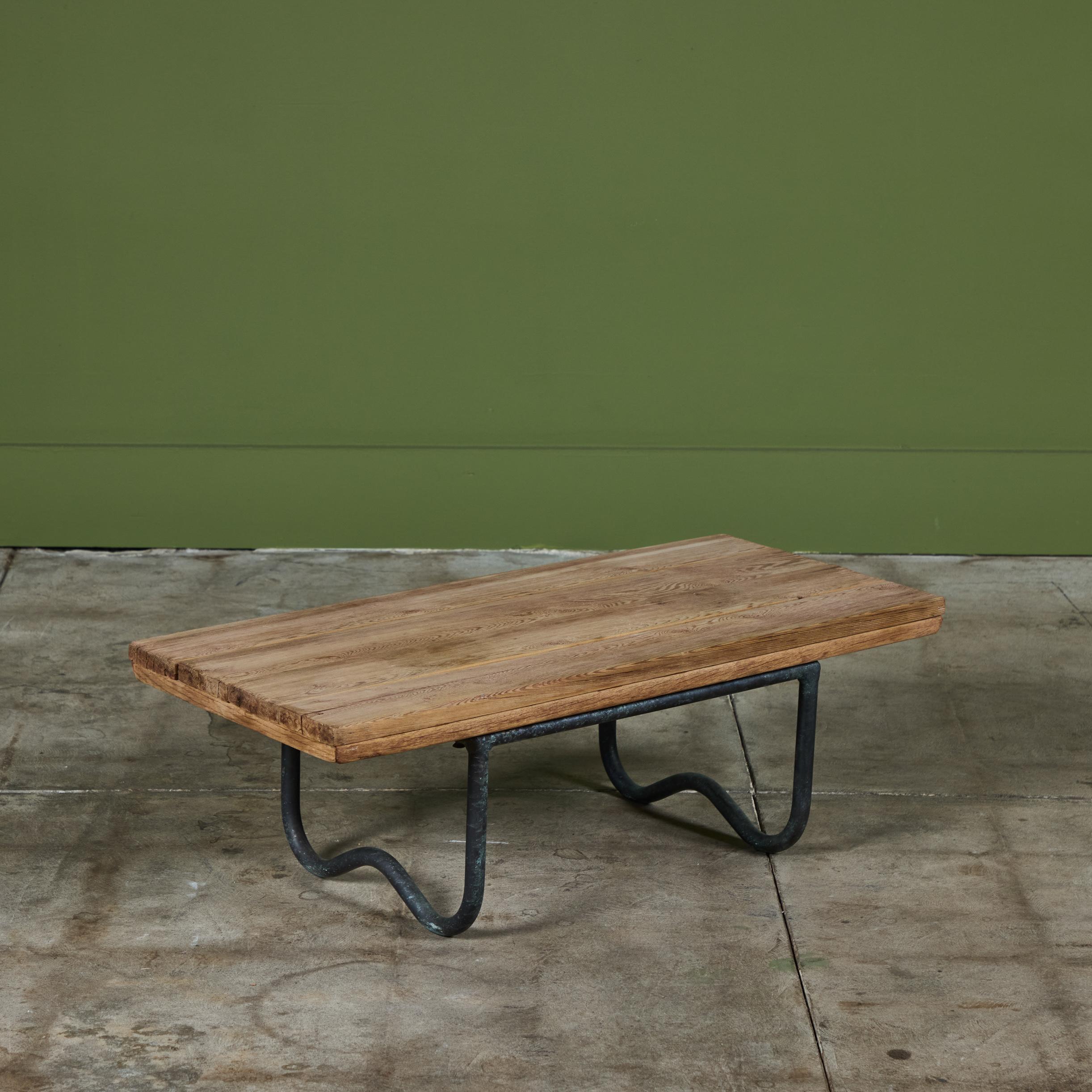 Table de plage en bronze avec plateau en bois par Walter Lamb pour Brown Jordan en vente 4