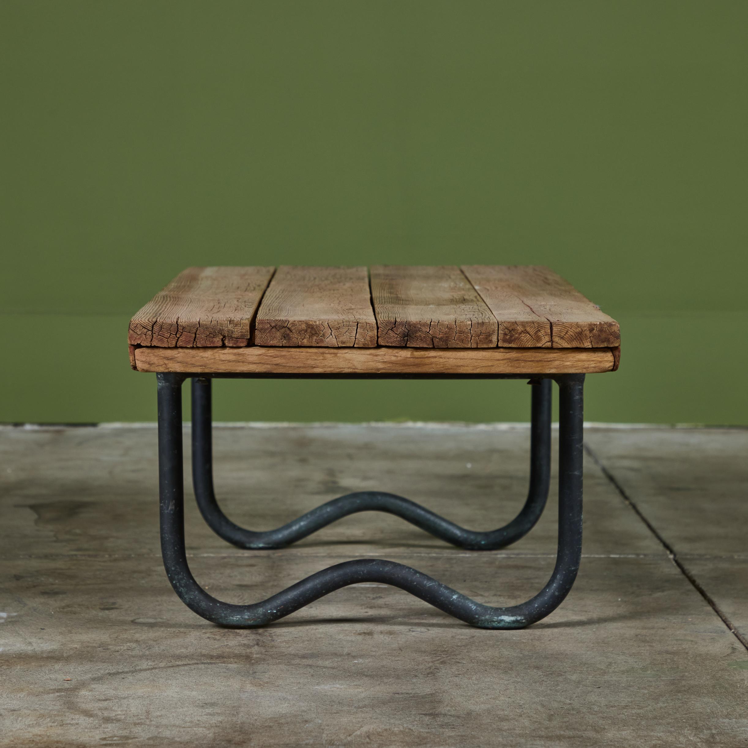 Table de plage en bronze avec plateau en bois par Walter Lamb pour Brown Jordan en vente 6